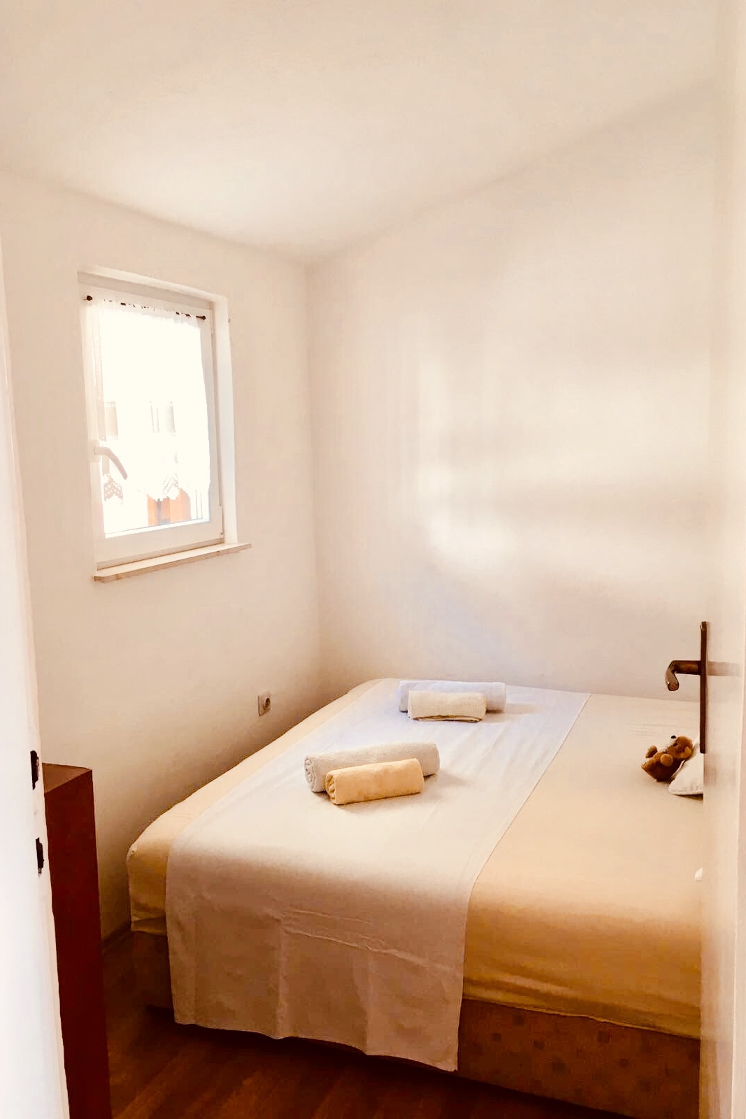 Dvosobni apartman s terasom i pogledom na more Sutivan, Brač  A-b