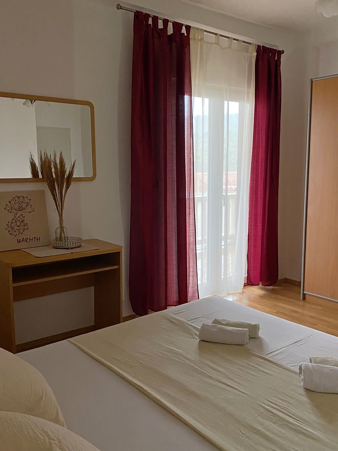 Dvosobni apartman s terasom i pogledom na more Sutivan, Brač  A-b