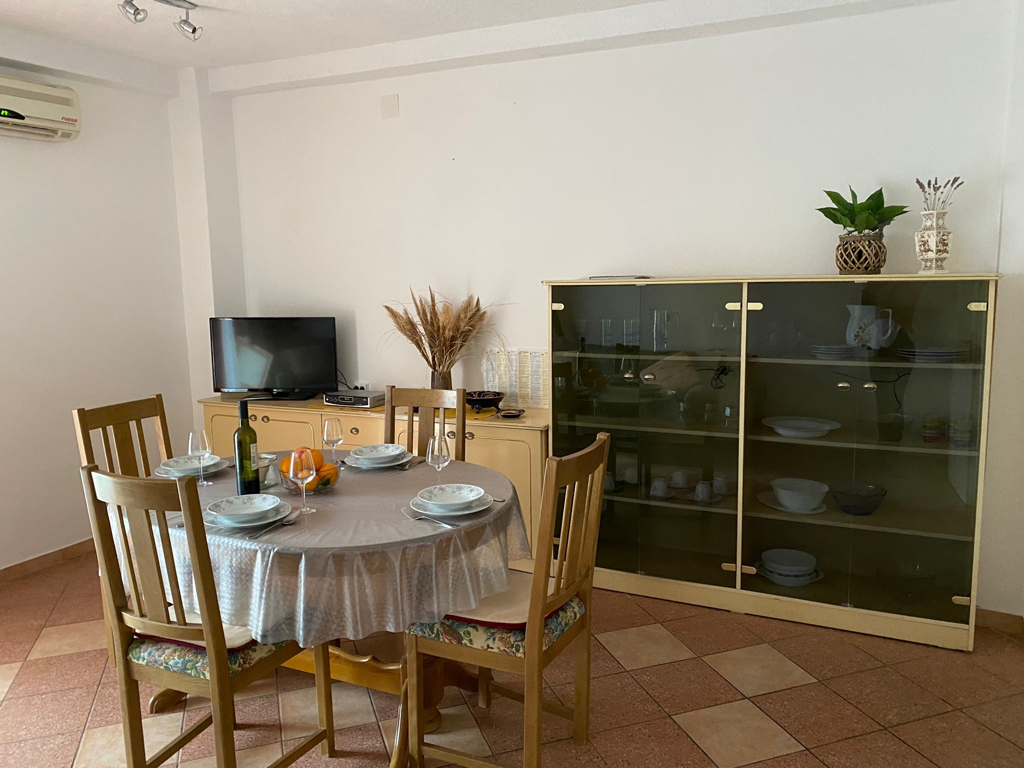 Dvosobni apartman s terasom i pogledom na more Sutivan, Brač  A-b