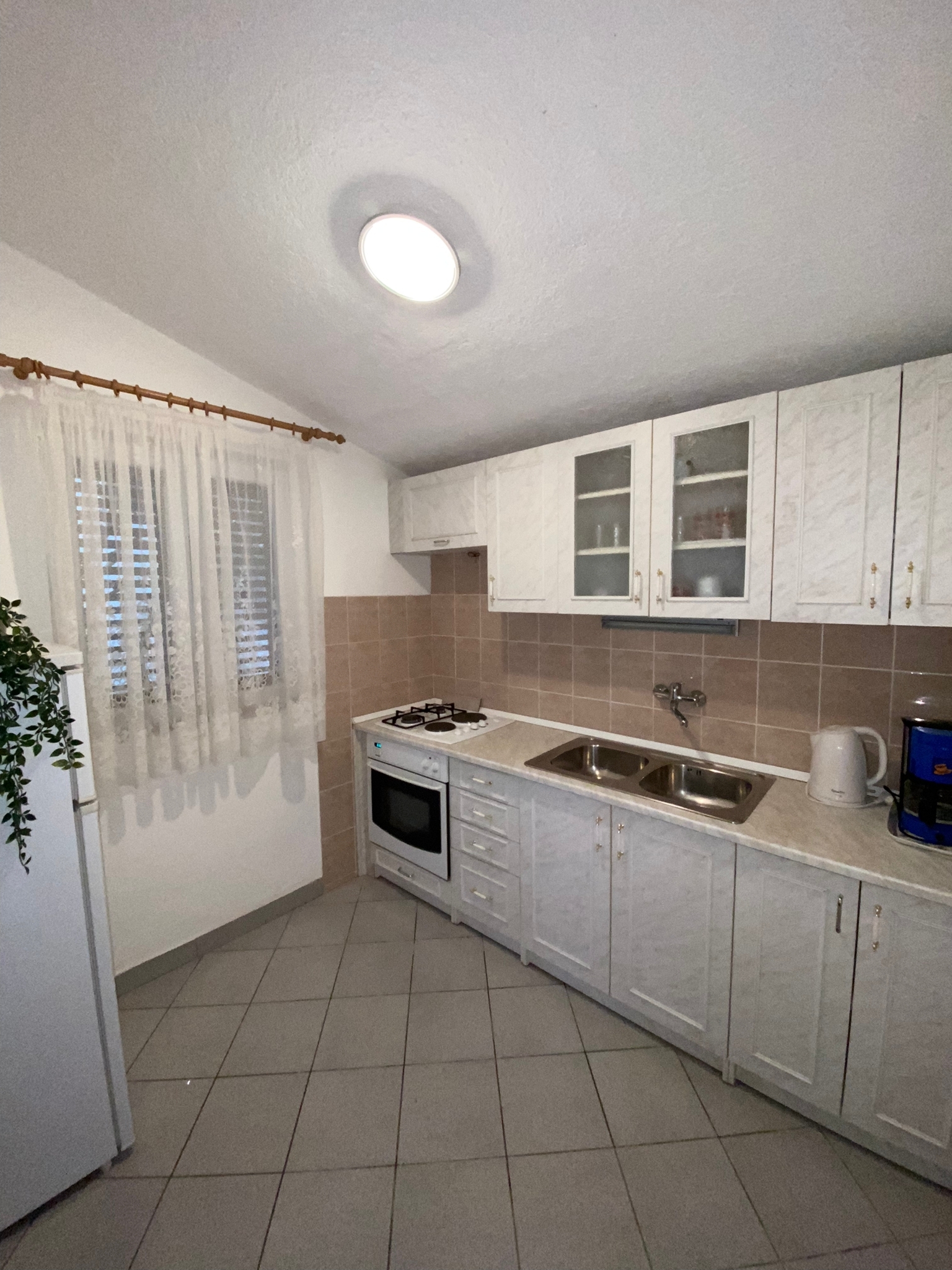 Dvosobni apartman s terasom i pogledom na more Sutivan, Brač  A-b