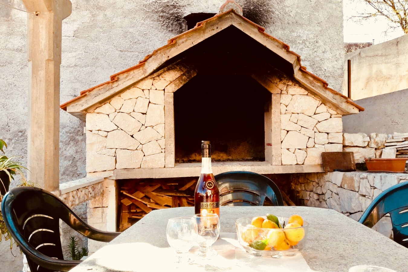 Dvosobni apartman s terasom i pogledom na more Sutivan, Brač  A-b