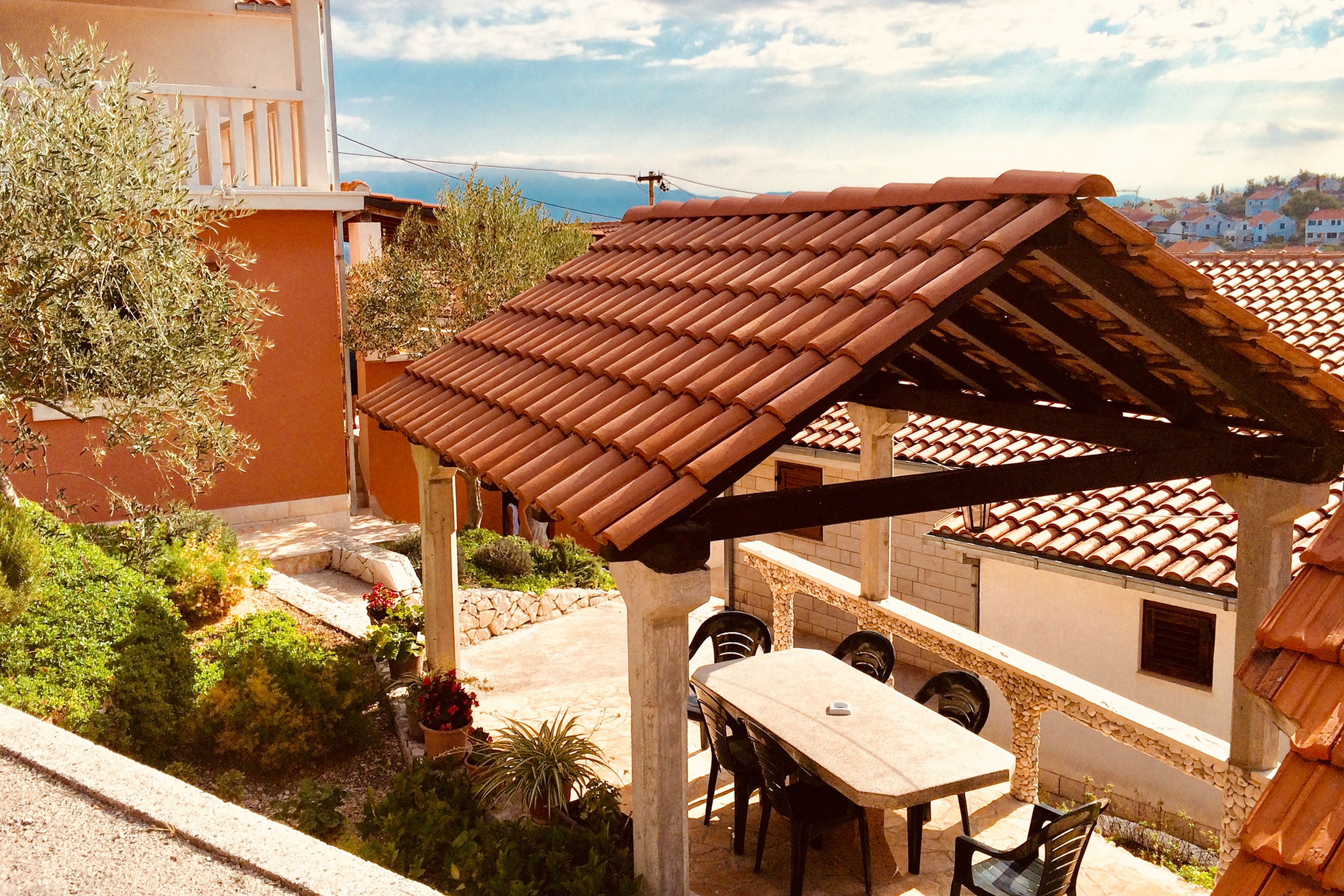 Dvosobni apartman s terasom i pogledom na more Sutivan, Brač  A-b