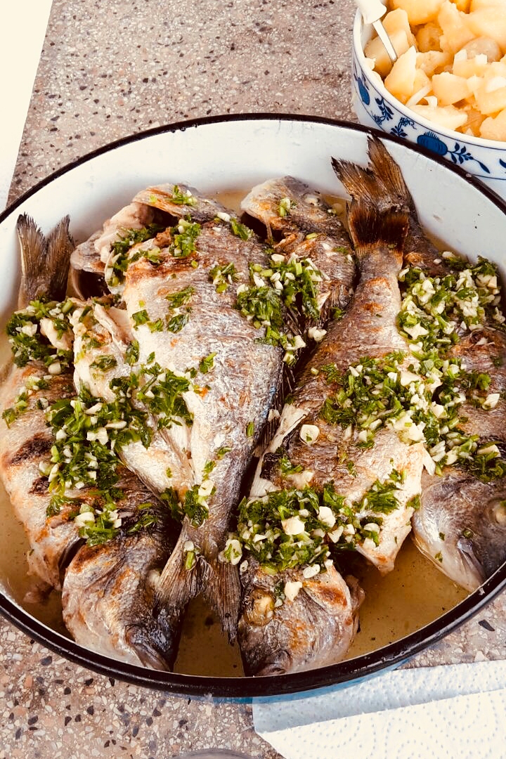 Dvosobni apartman s terasom i pogledom na more Sutivan, Brač  A-b