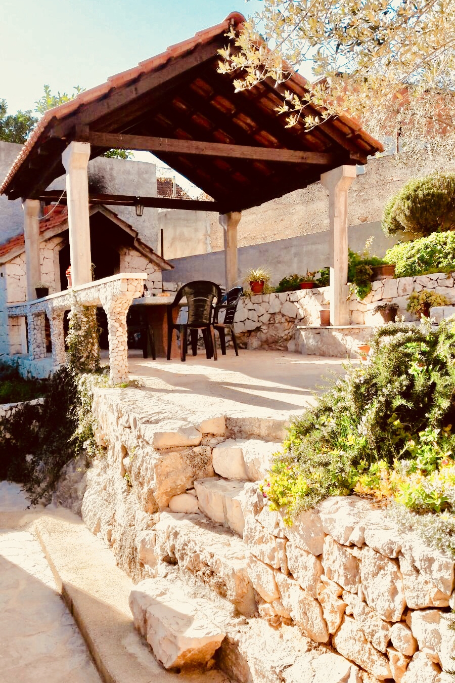 Dvosobni apartman s terasom i pogledom na more Sutivan, Brač  A-b