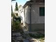 Parking lot Sutivan, Brač, Parking lot 2847 - Apartments with pebble beach.