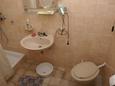 Koupelna Supetar, Koupelna v ubytování typu studio-apartment, domácí mazlíčci povoleni a WiFi.