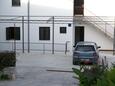 Parking lot Sutivan, Brač, Parking lot 2851 - Apartments near sea with pebble beach.