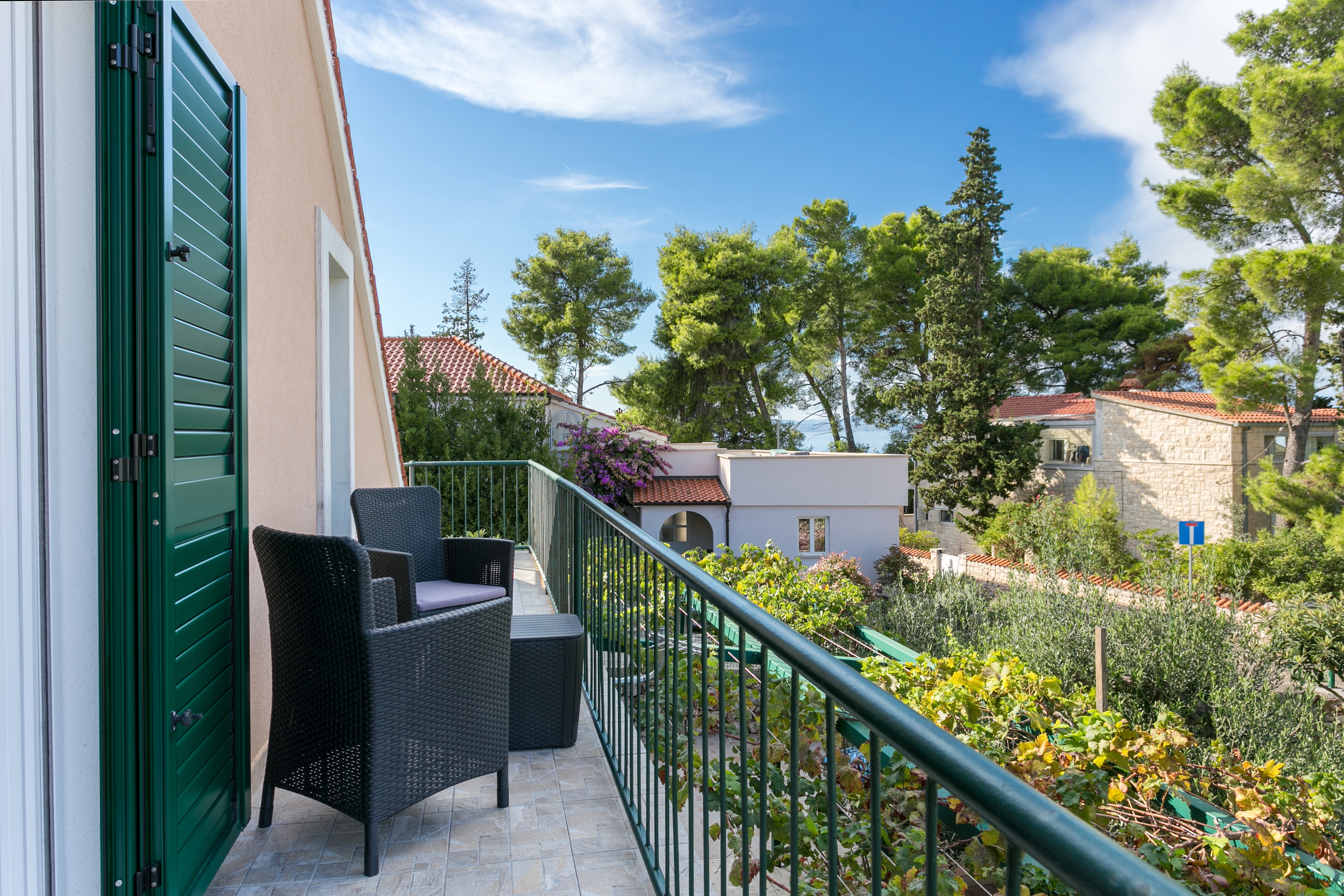 Two bedroom apartment with terrace and sea view Mirca, Brač  A-a