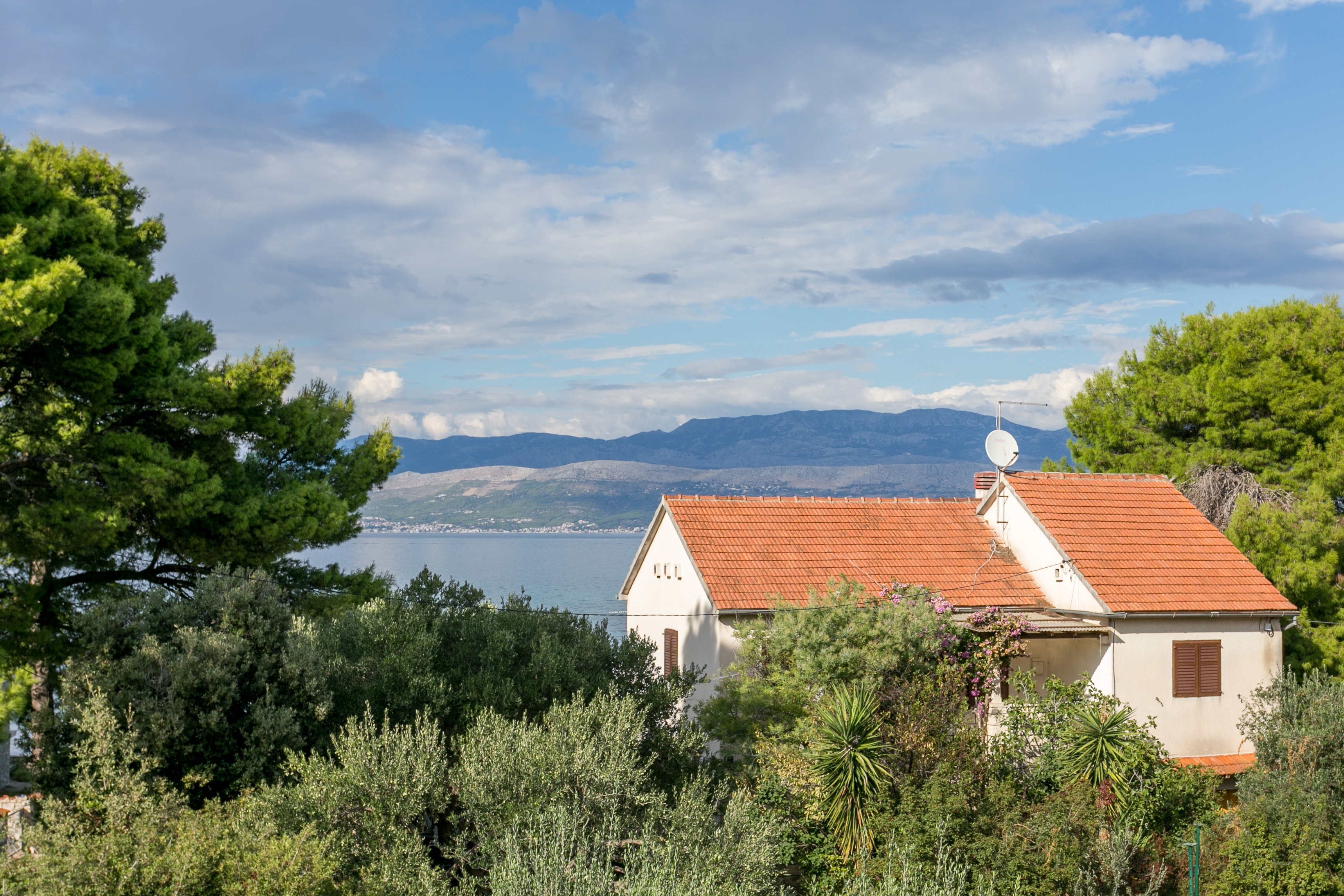 Two bedroom apartment with terrace and sea view Mirca, Brač  A-a