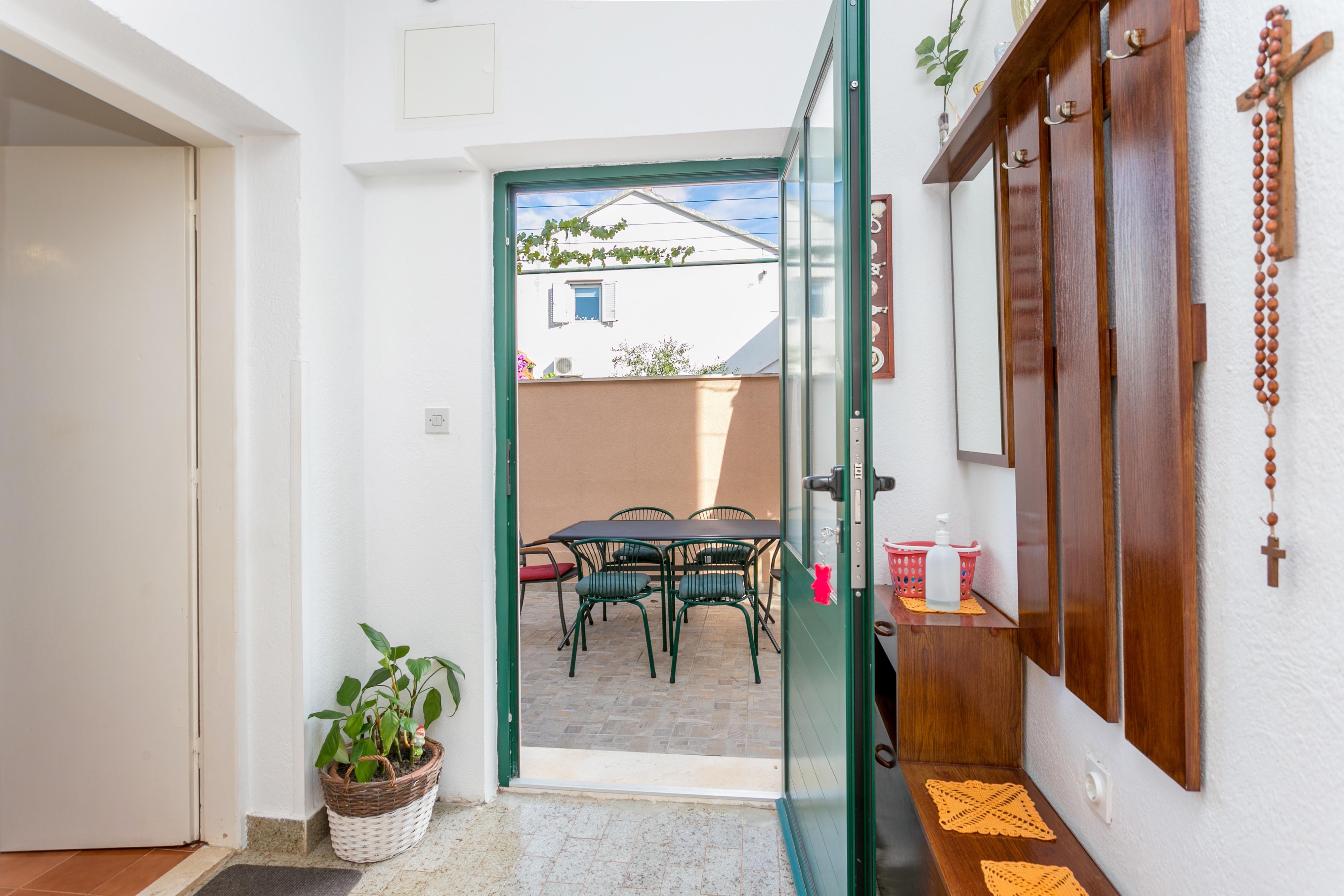 Two bedroom apartment with terrace and sea view Mirca, Brač  A-a