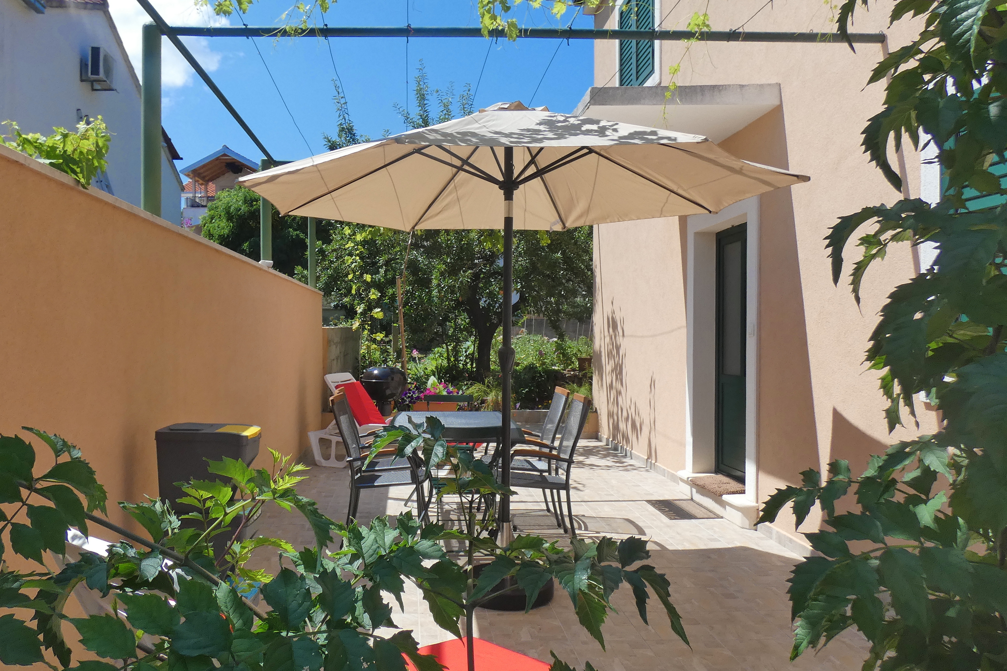 Two bedroom apartment with terrace and sea view Mirca (Brač) (A-2854-a)