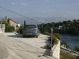 Parking lot Splitska, Brač, Parking lot 2855 - Apartments with rocky beach.