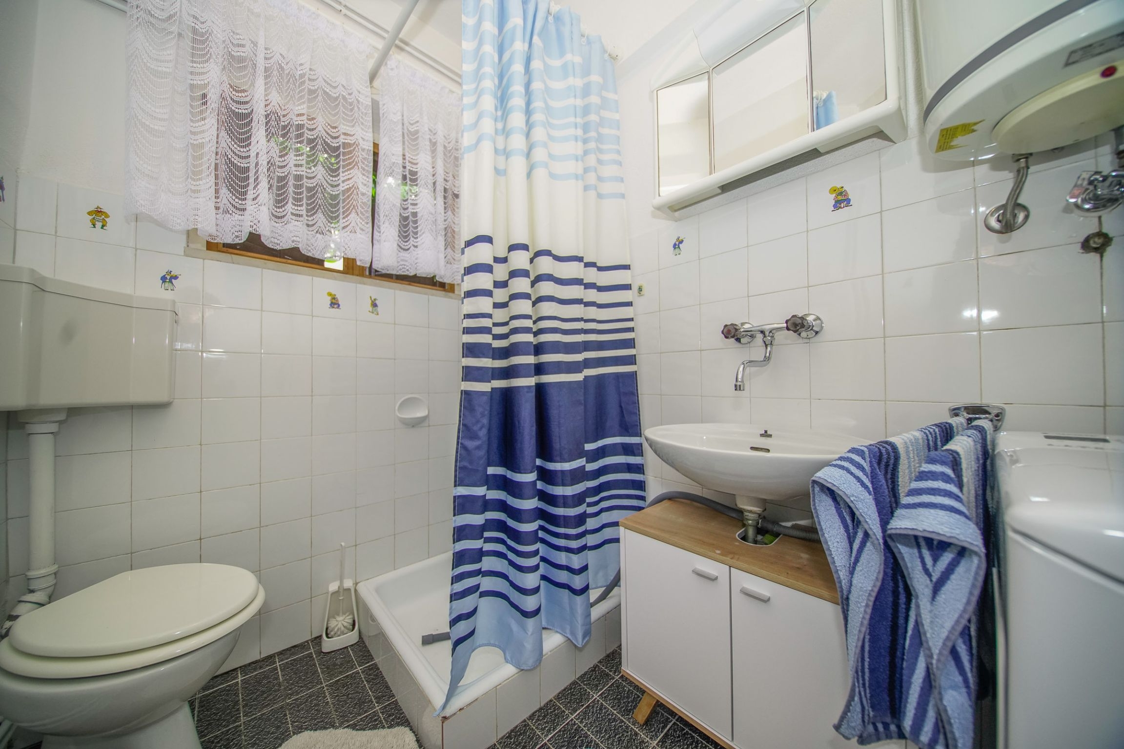 Two bedroom apartment with terrace and sea view Splitska, Brač  A-a
