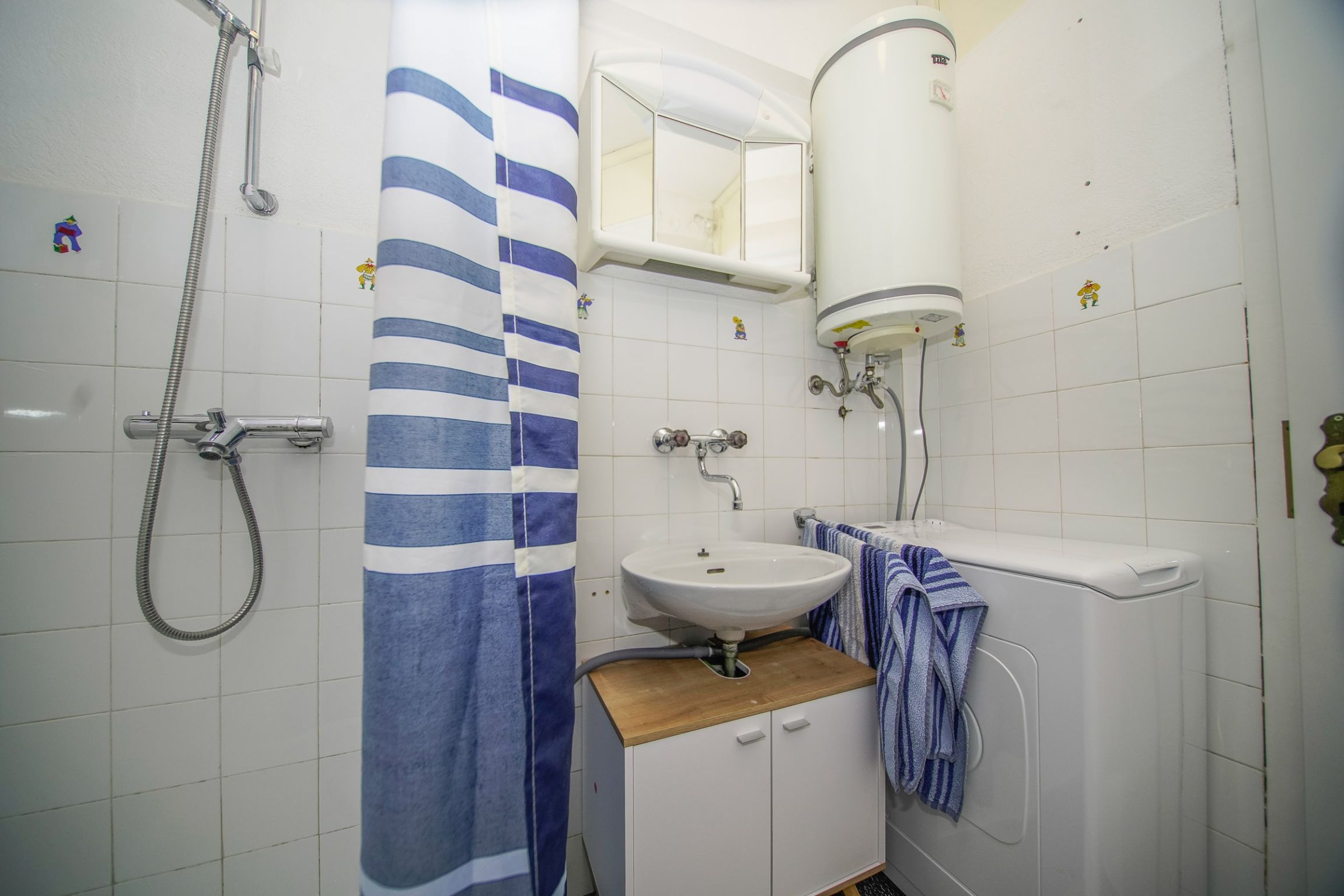 Two bedroom apartment with terrace and sea view Splitska, Brač  A-a