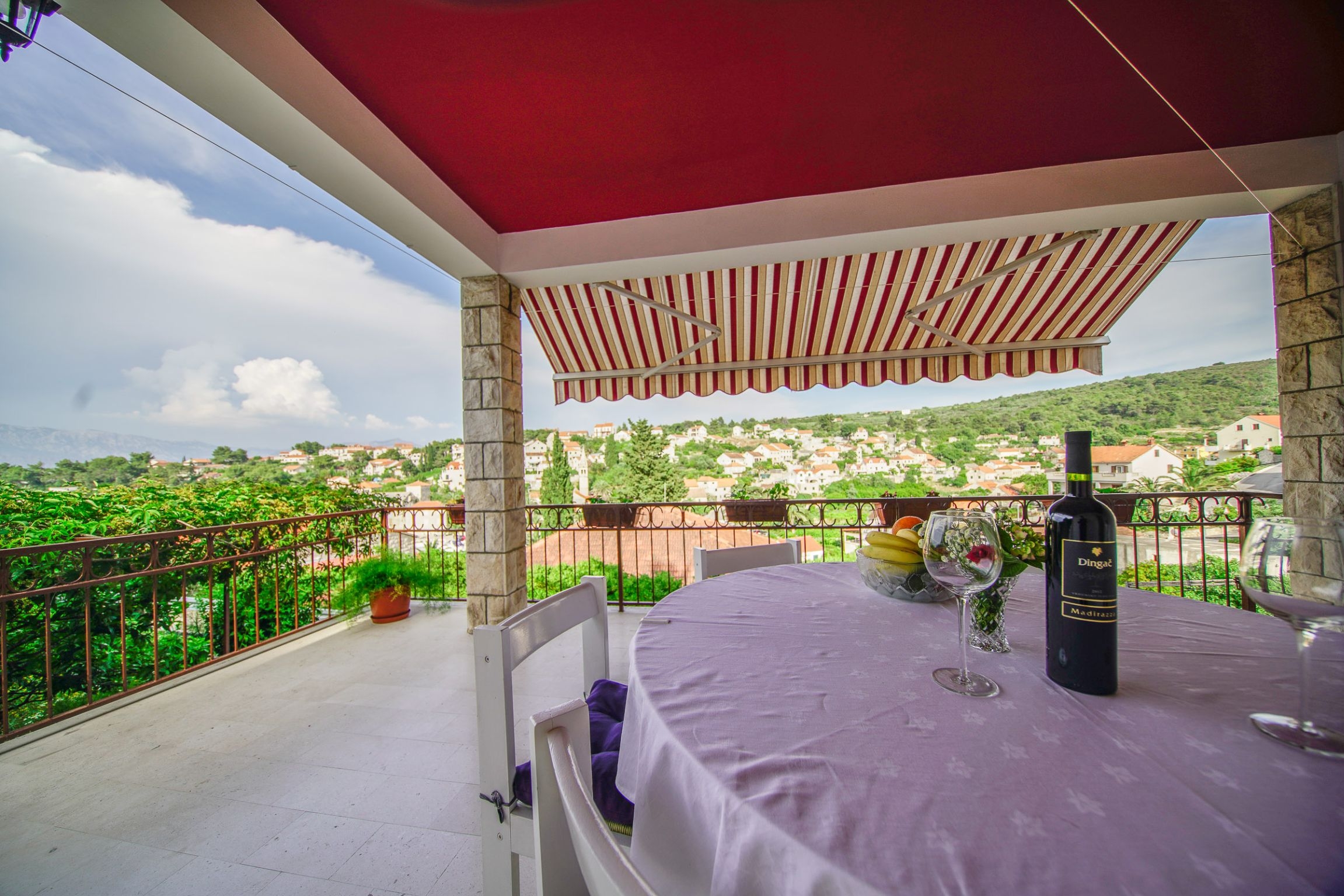 Two bedroom apartment with terrace and sea view Splitska, Brač  A-a