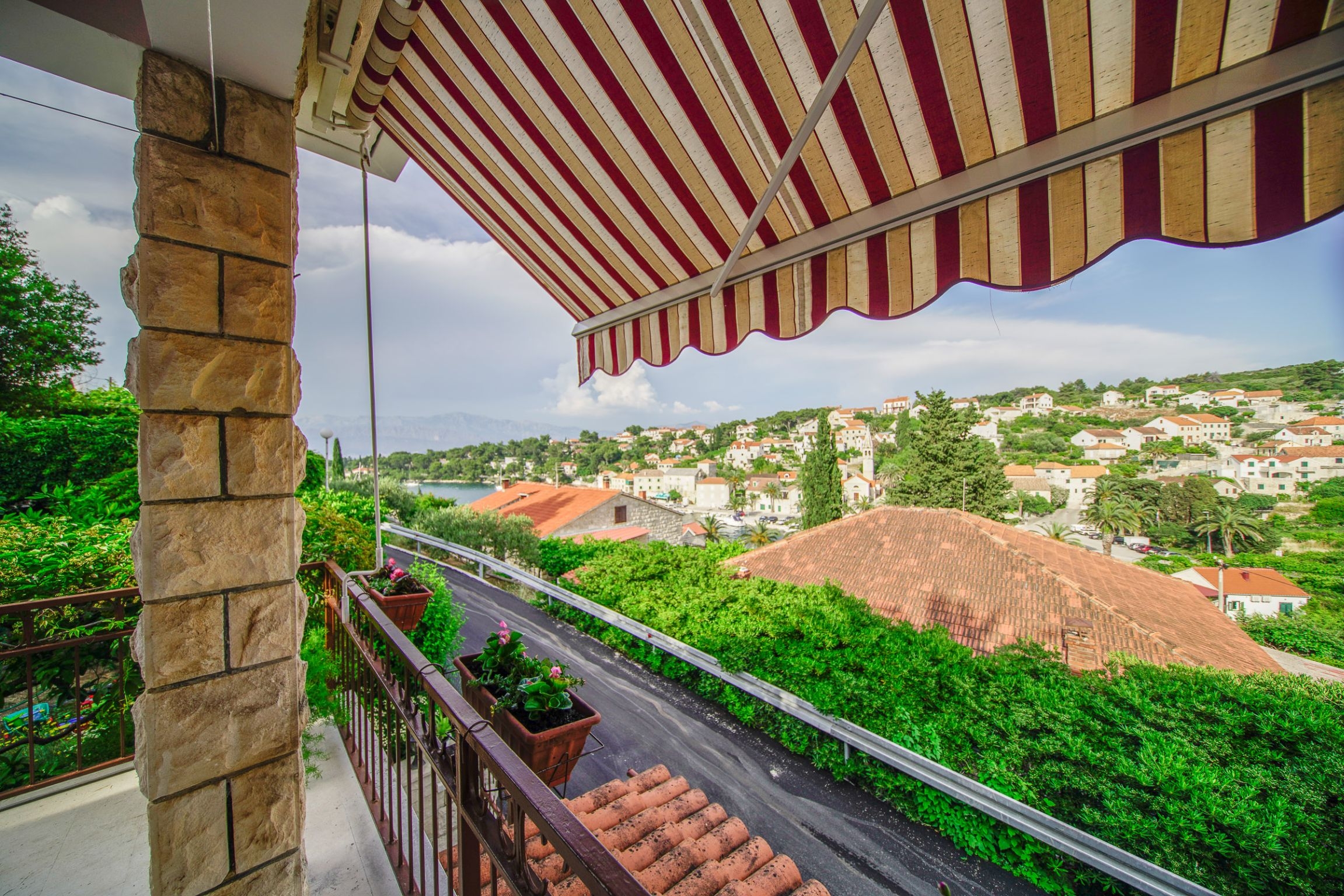 Two bedroom apartment with terrace and sea view Splitska, Brač  A-a