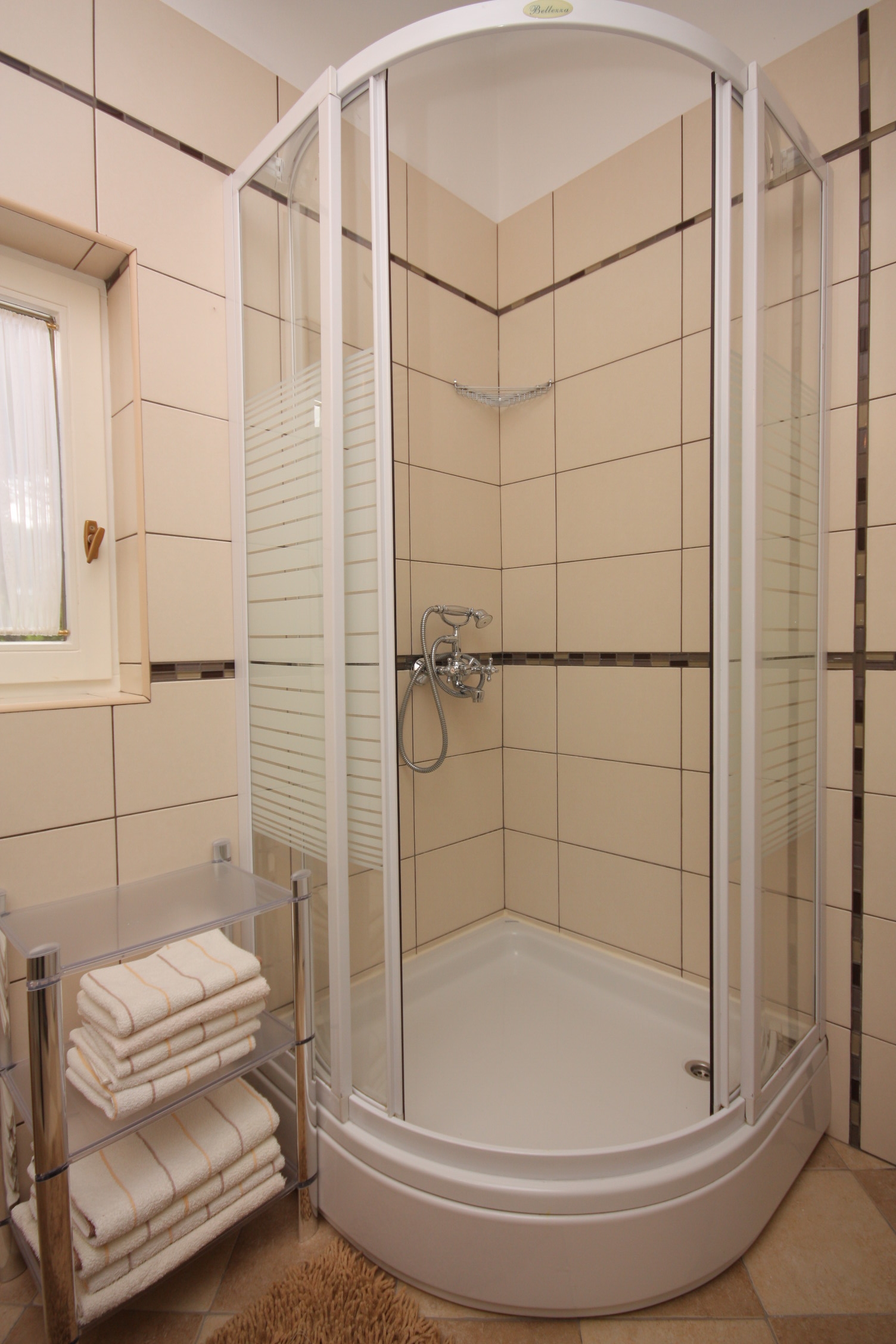Three bedroom apartment near beach Splitska, Brač  A-a
