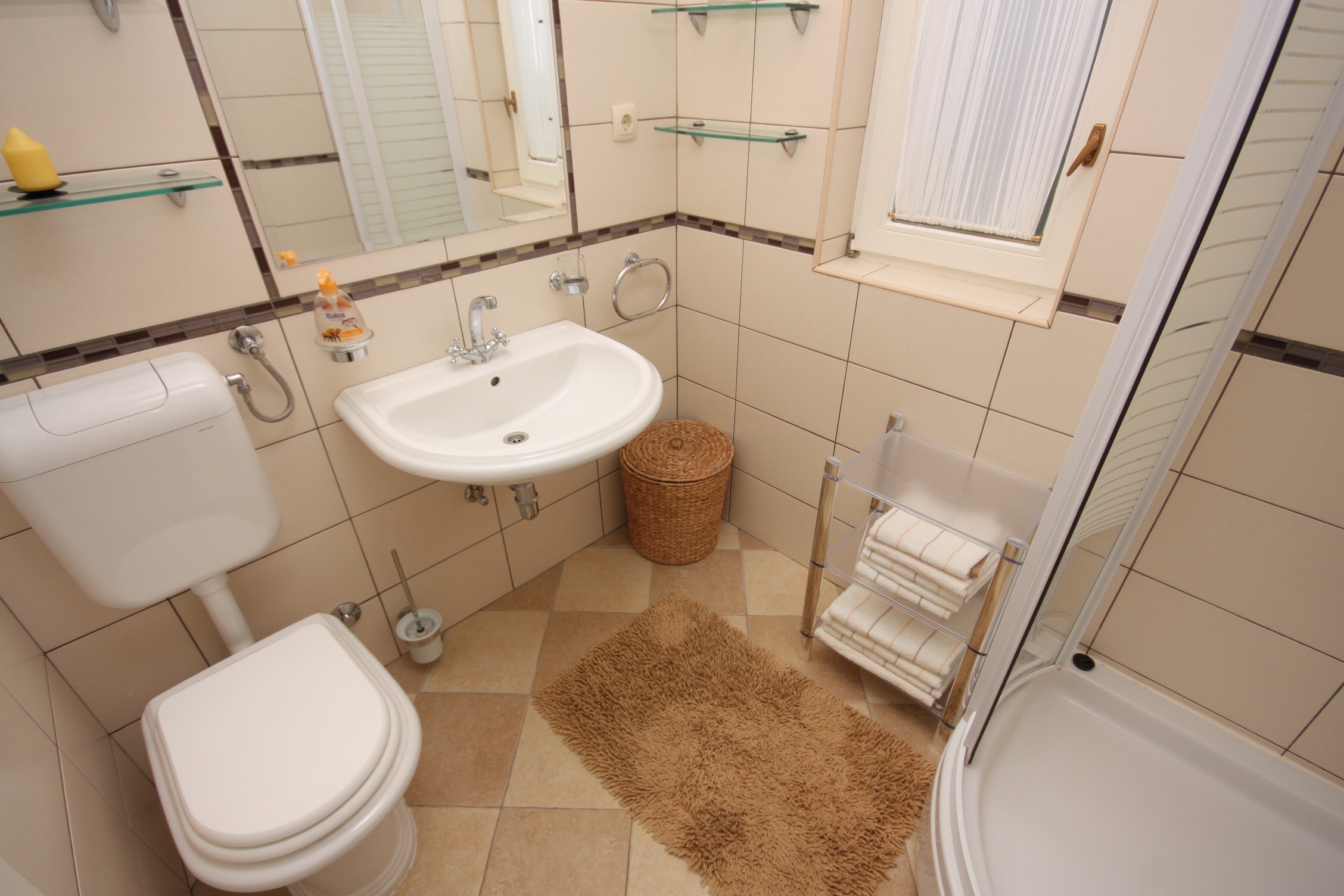 Three bedroom apartment near beach Splitska, Brač  A-a