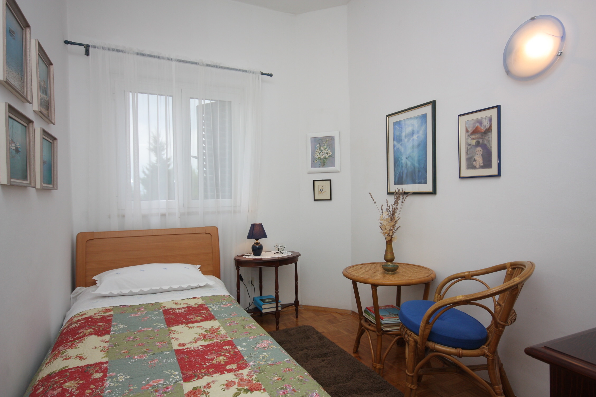 Three bedroom apartment near beach Splitska, Brač  A-a