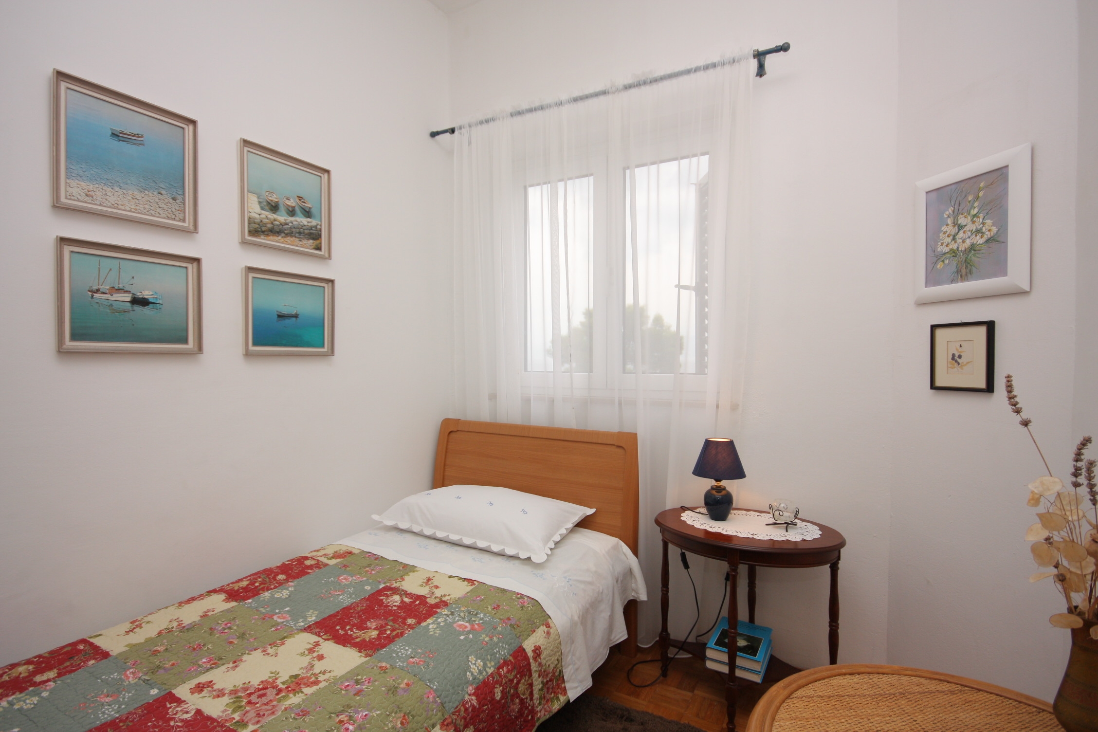 Three bedroom apartment near beach Splitska, Brač  A-a