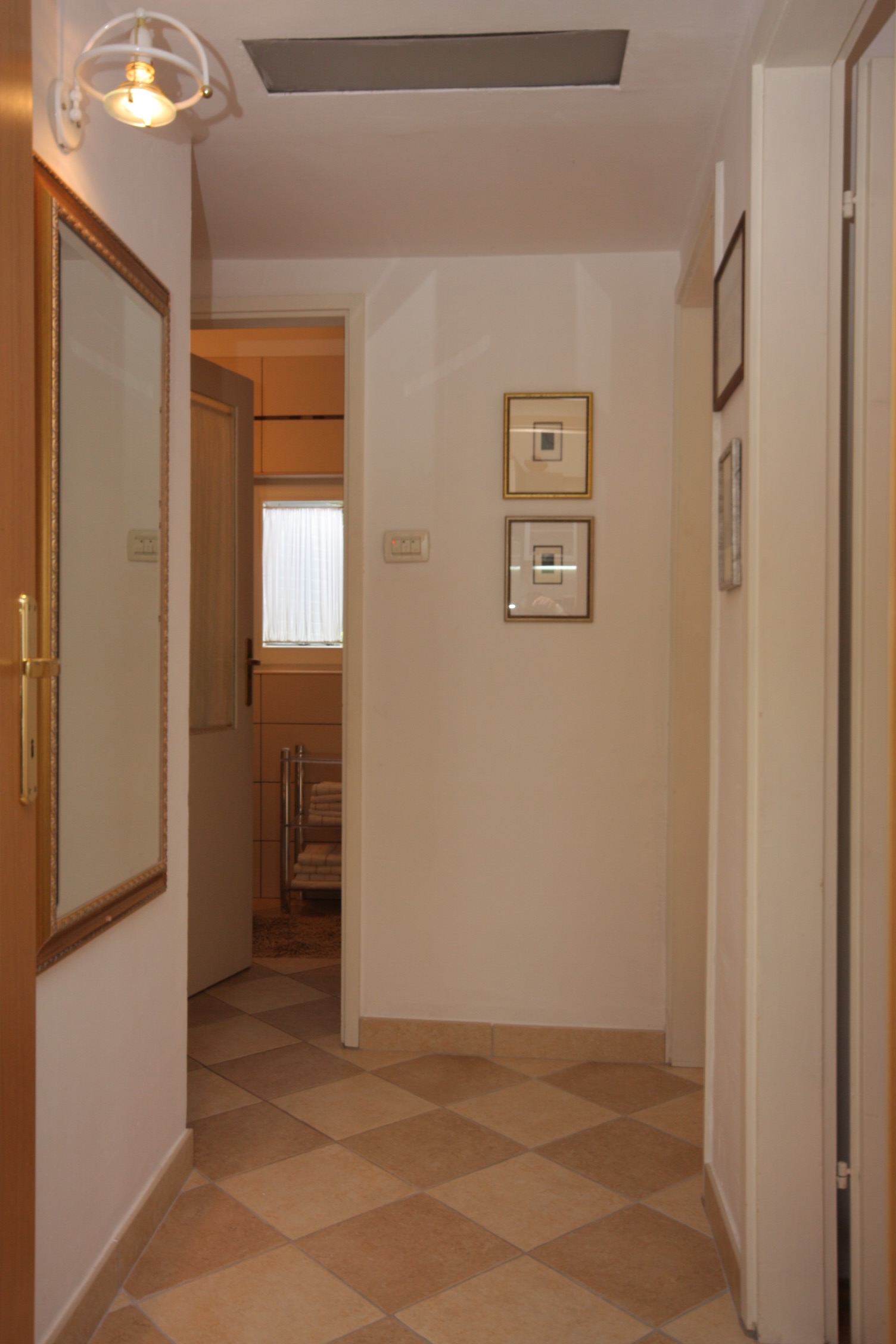Three bedroom apartment near beach Splitska, Brač  A-a