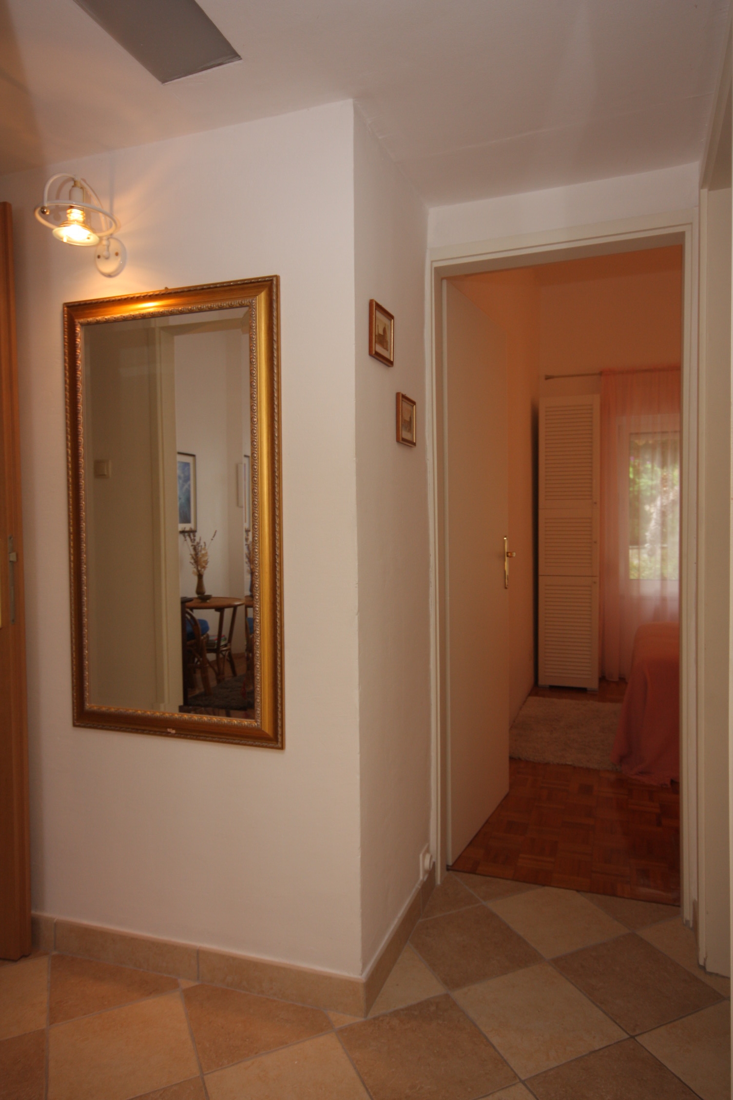 Three bedroom apartment near beach Splitska, Brač  A-a