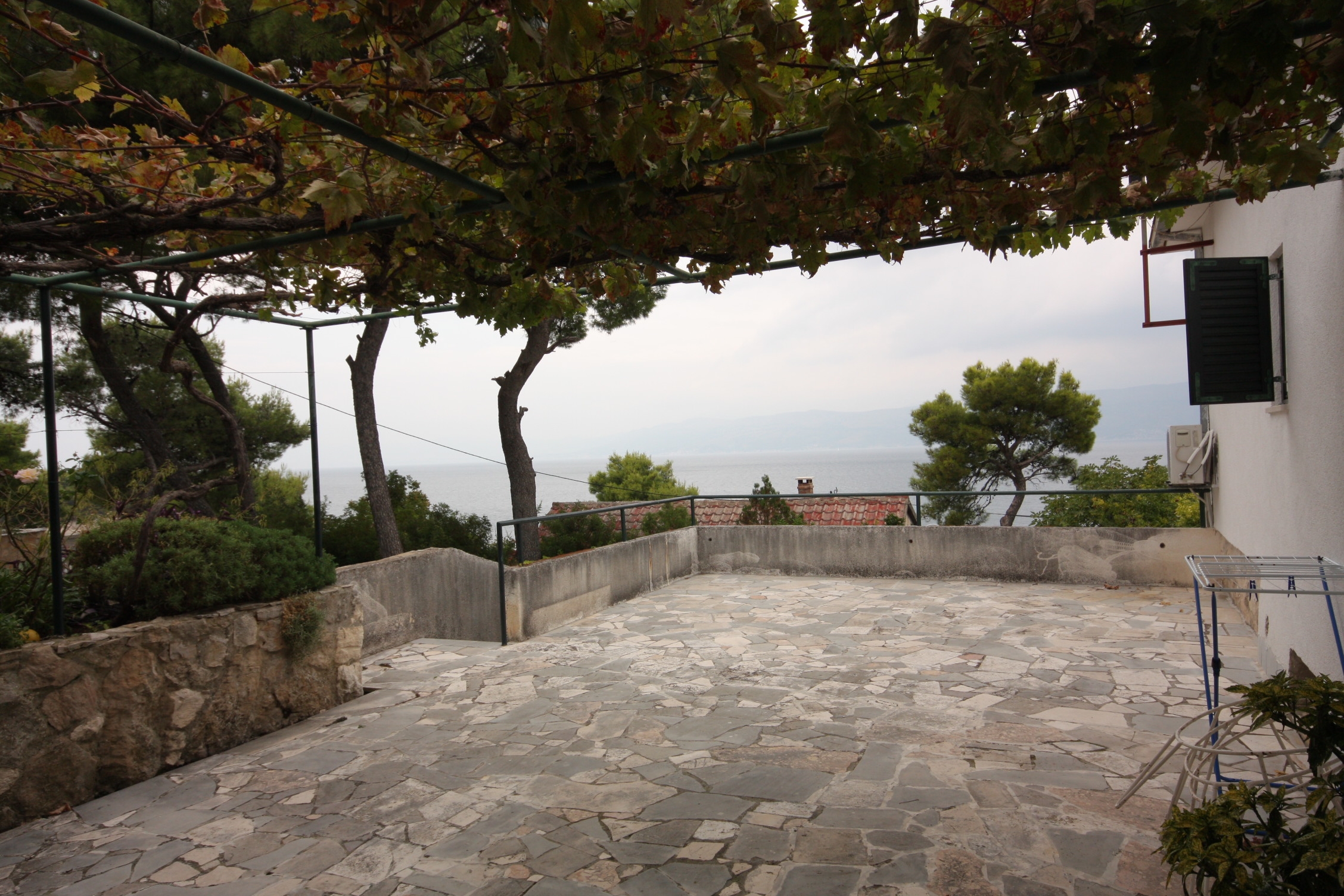 Three bedroom apartment near beach Splitska, Brač  A-a