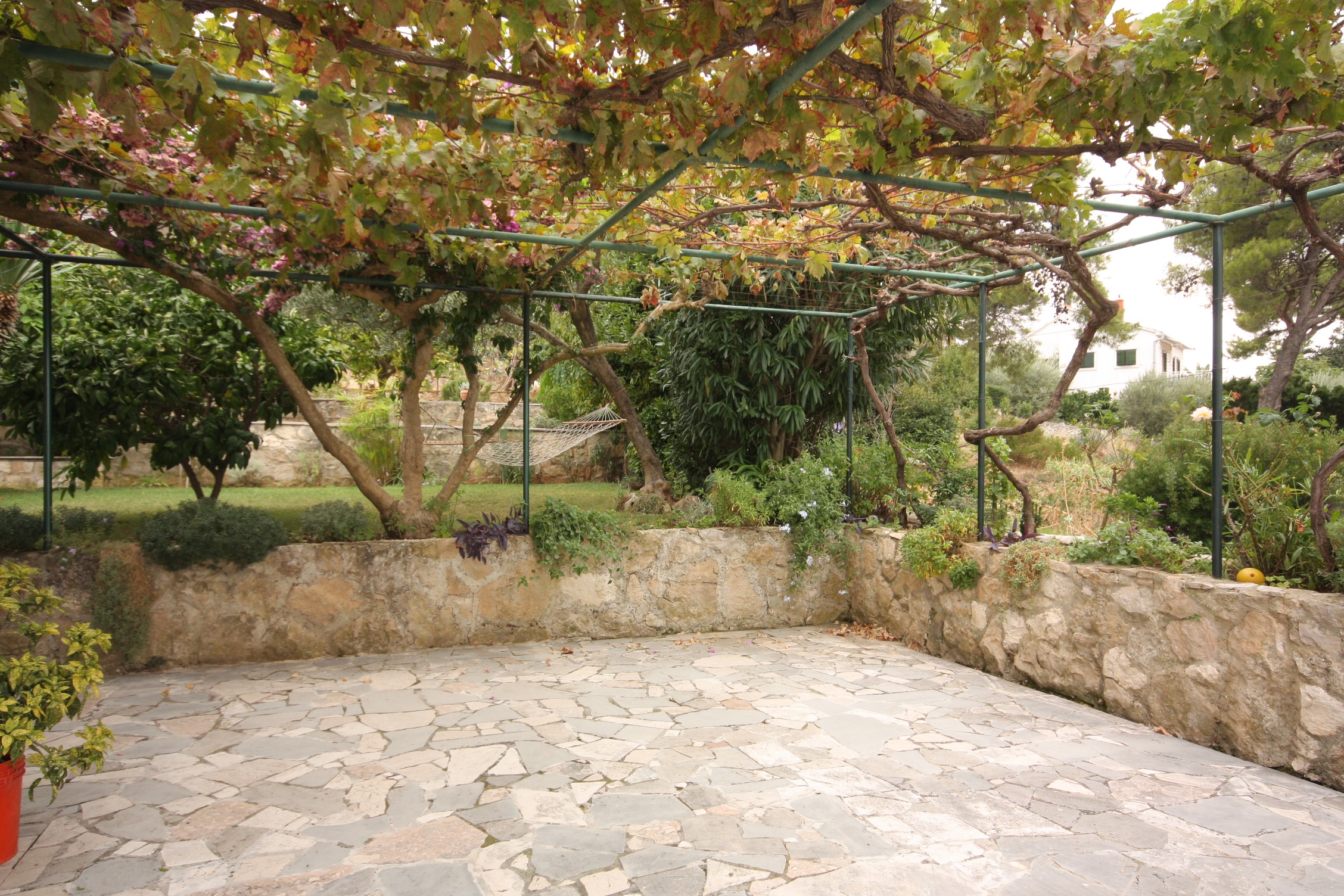 Three bedroom apartment near beach Splitska, Brač  A-a