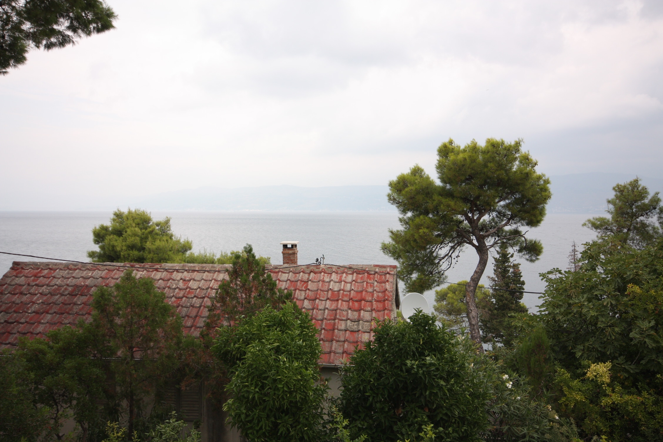 Three bedroom apartment near beach Splitska, Brač  A-a