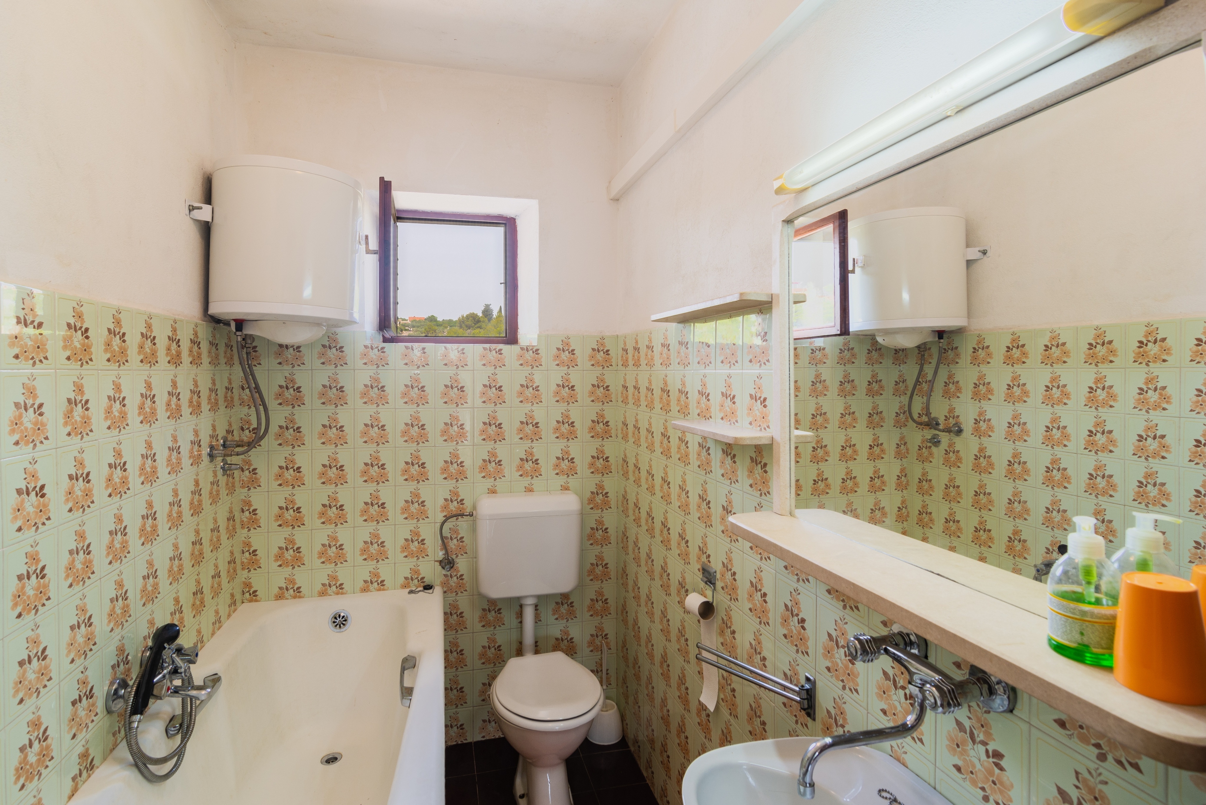 Three bedroom apartment with terrace and sea view Splitska, Brač  A-a