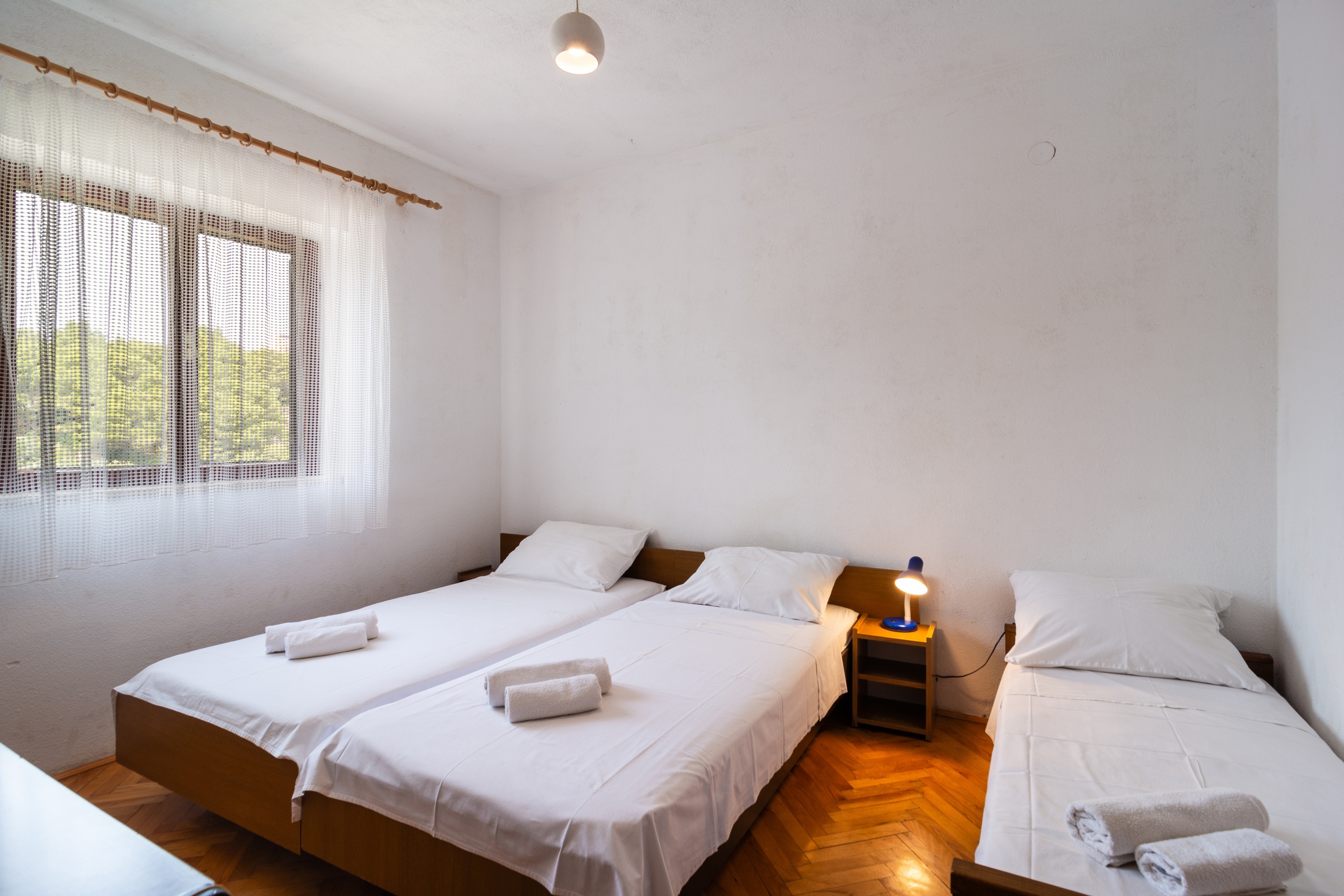 Three bedroom apartment with terrace and sea view Splitska, Brač  A-a