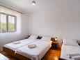 Спальня 3 Splitska, Спальня 3 в размещении типа apartment, Домашние животные допускаются и WiFi.