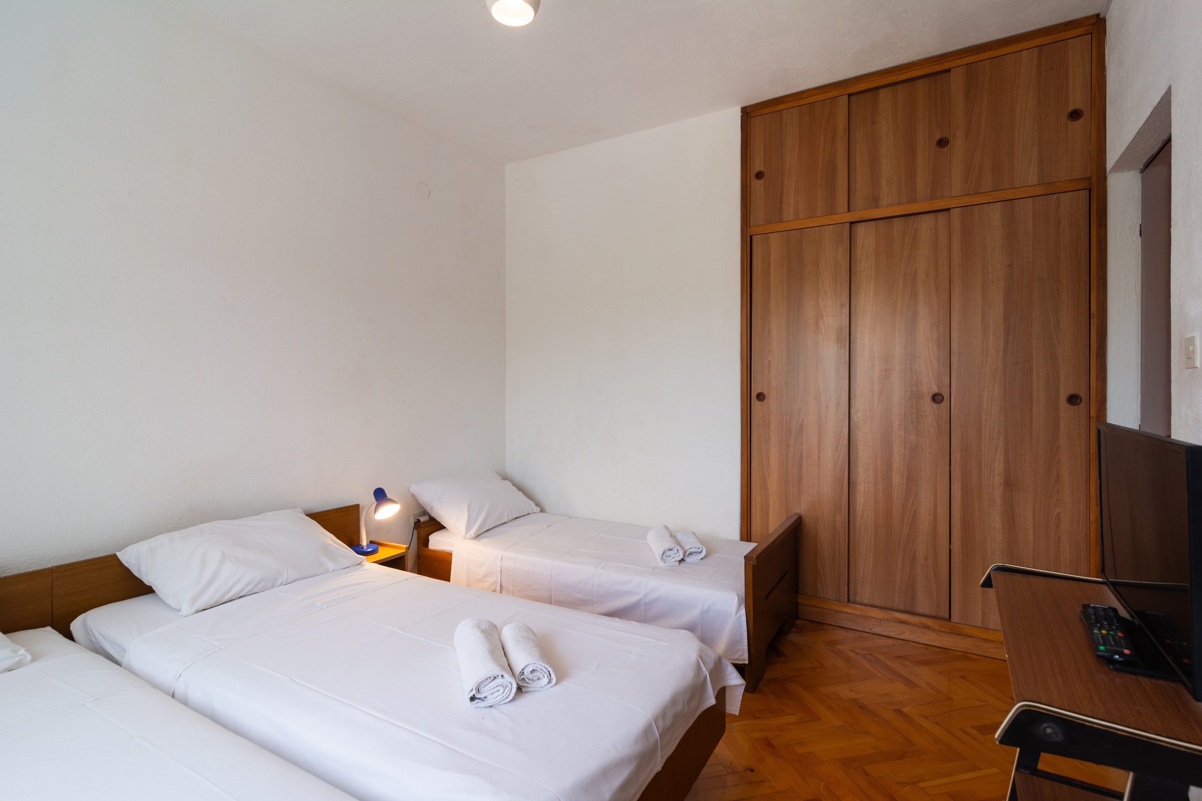 Three bedroom apartment with terrace and sea view Splitska, Brač  A-a