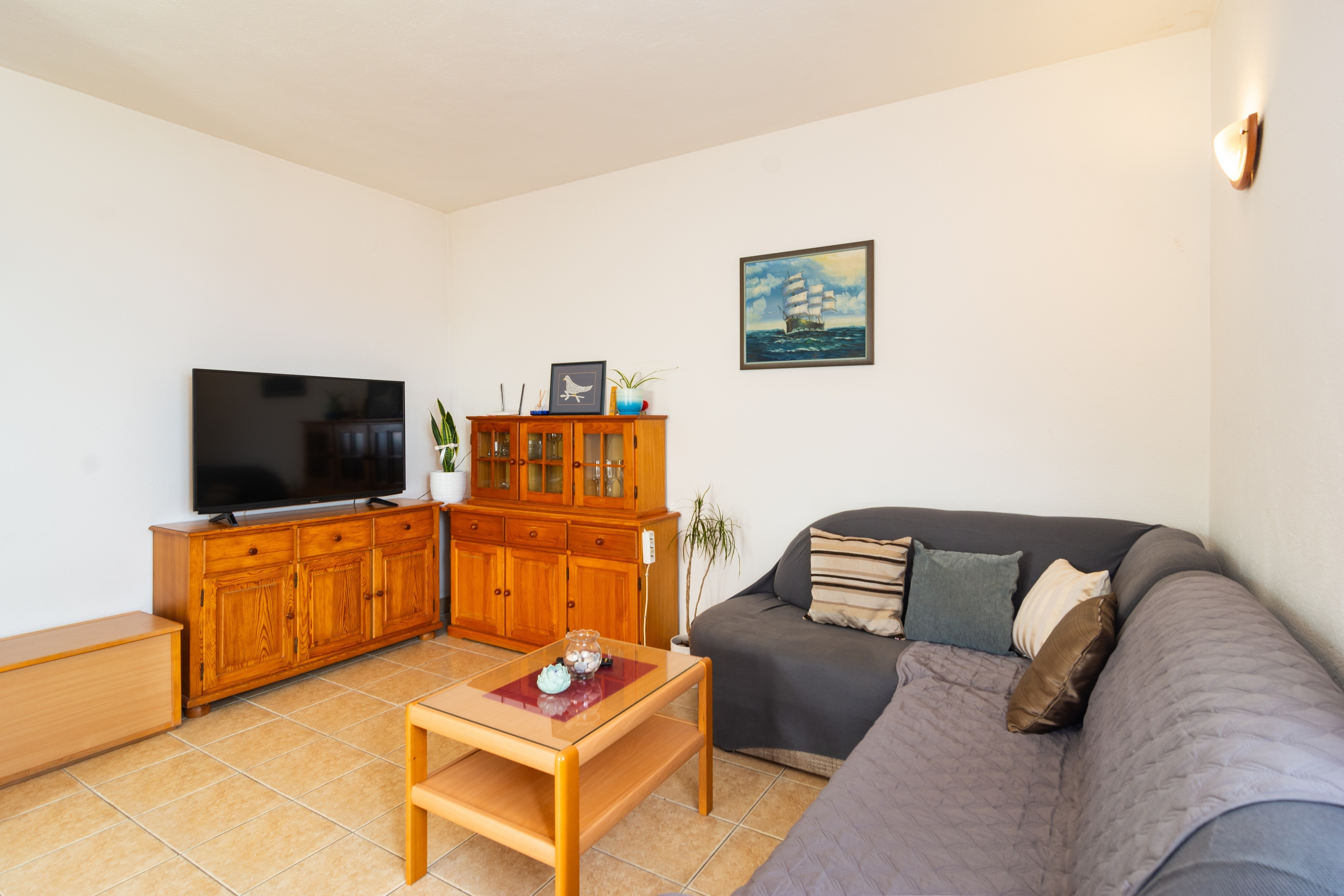 Three bedroom apartment with terrace and sea view Splitska, Brač (A-2867-a)