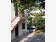 Courtyard Supetar, Brač, Courtyard 2868 - Rooms with pebble beach.