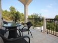 Sumartin, Terras in the studio-apartment, with a sea view en WiFi.