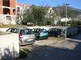 Parkiralište Bol, Brač, Parkiralište 2883 - Apartmani sa šljunčanom plažom.