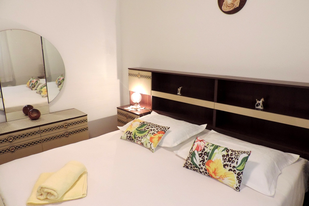 Three bedroom apartment with terrace Mirca, Brač  A-a