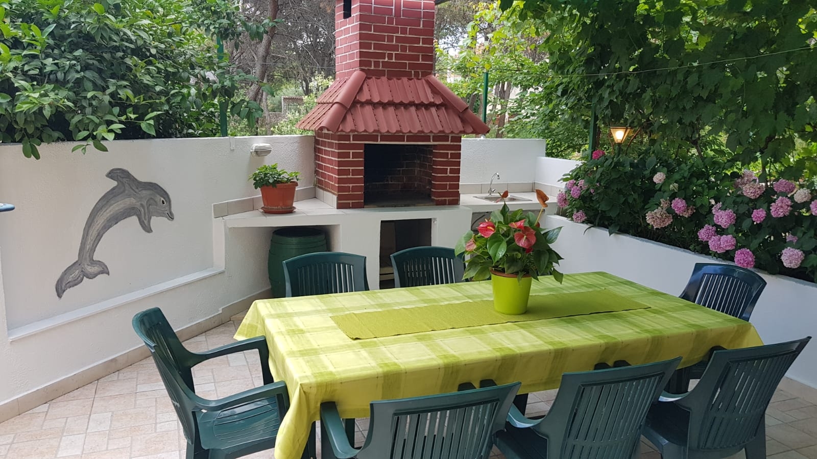 Three bedroom apartment with terrace Mirca, Brač  A-a