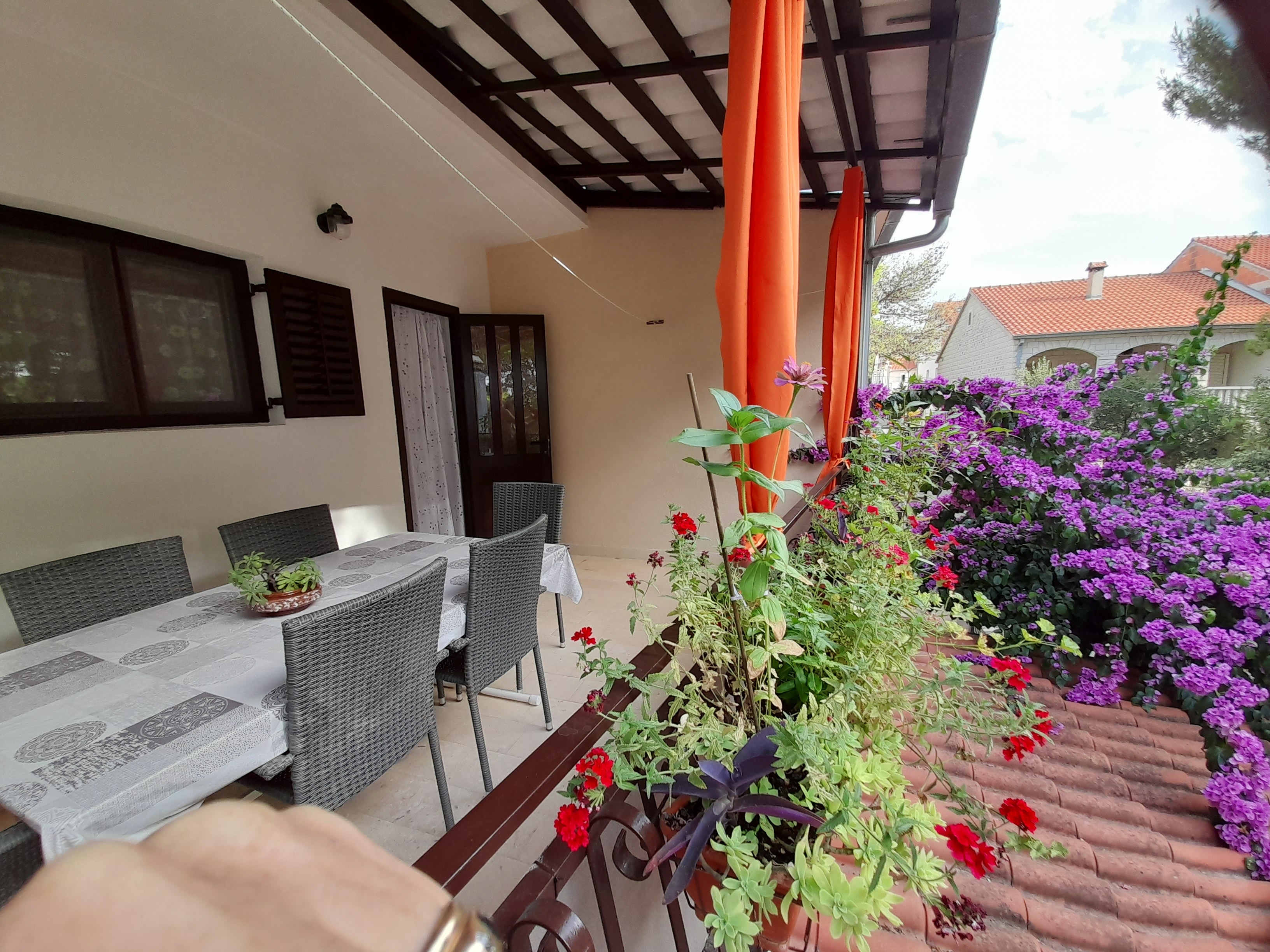 Two bedroom apartment with terrace Mirca, Brač  A-b