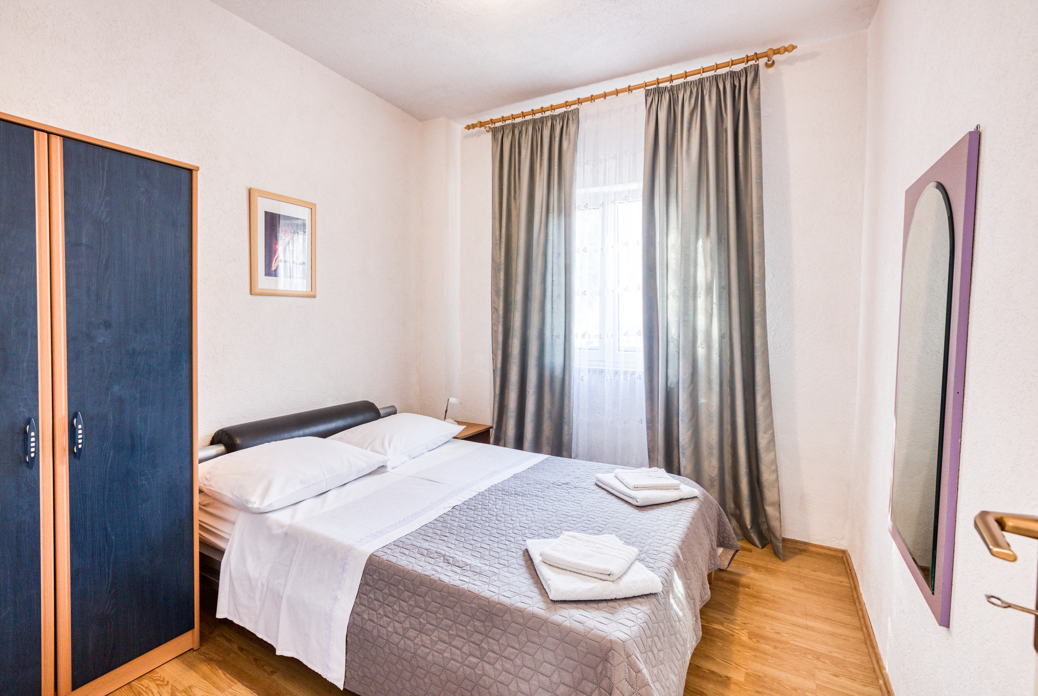 Three bedroom apartment with terrace Rogoznica  A-a