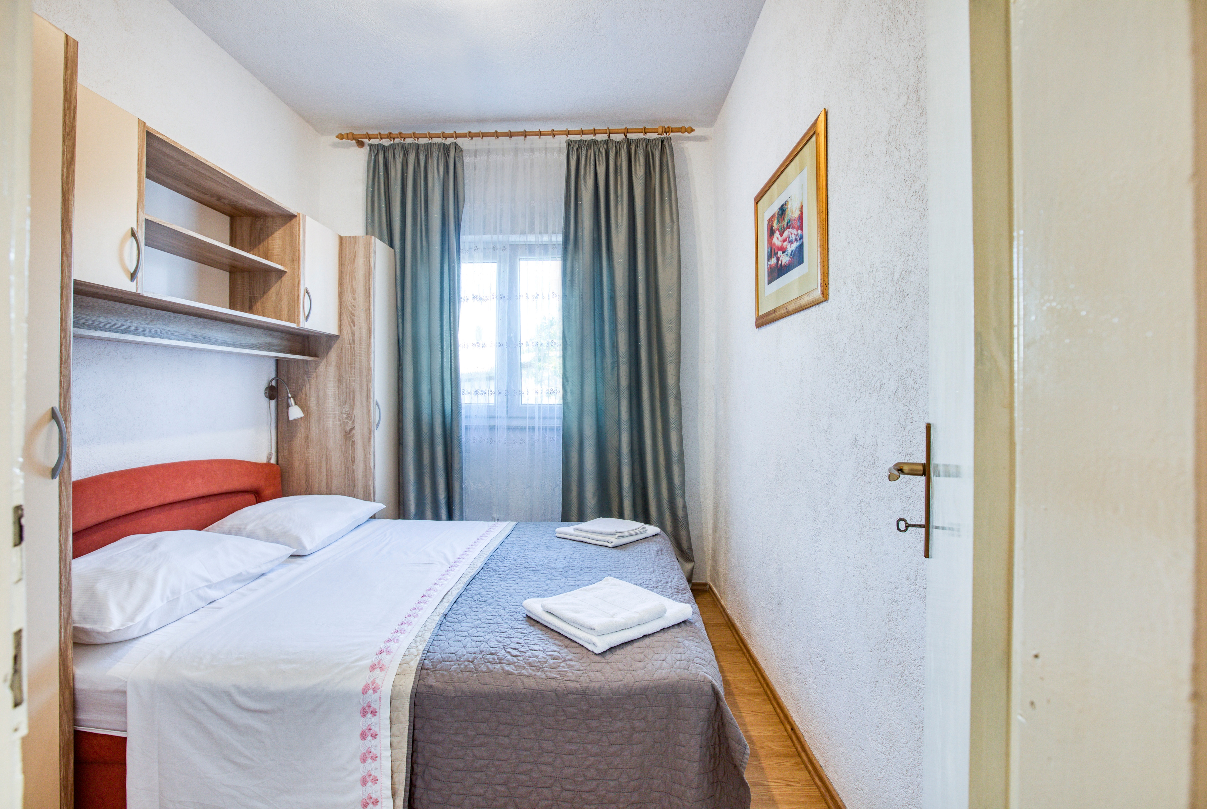 Three bedroom apartment with terrace Rogoznica  A-a