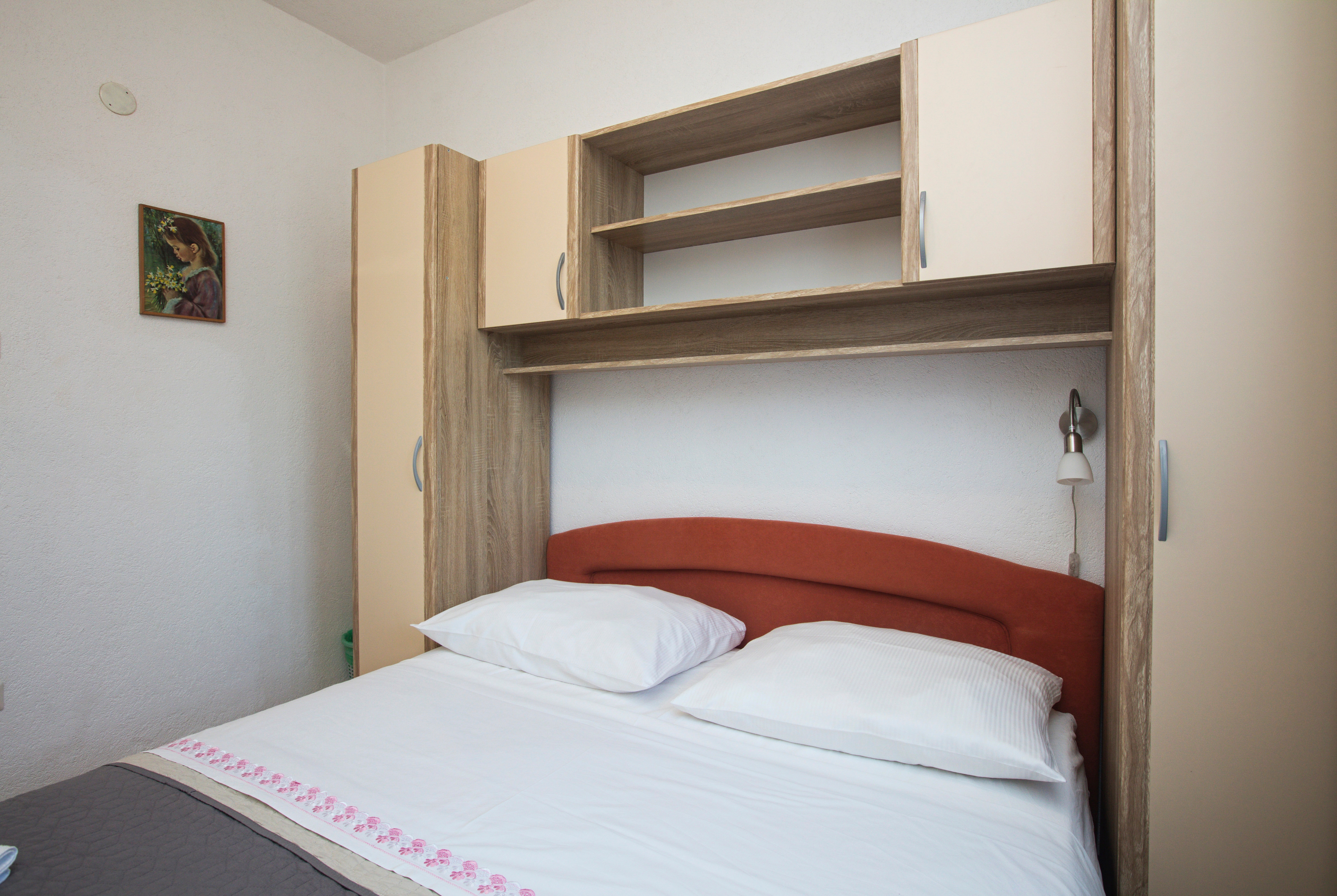 Three bedroom apartment with terrace Rogoznica  A-a