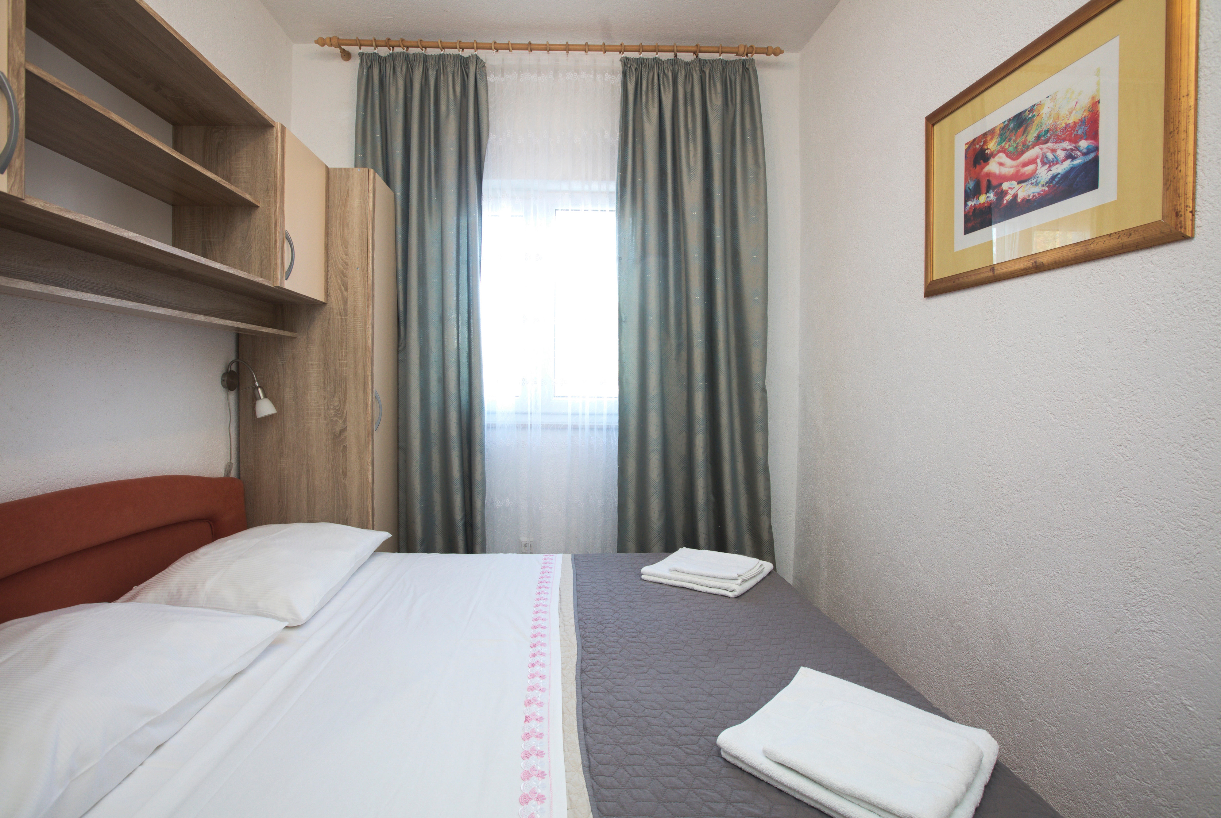 Three bedroom apartment with terrace Rogoznica  A-a