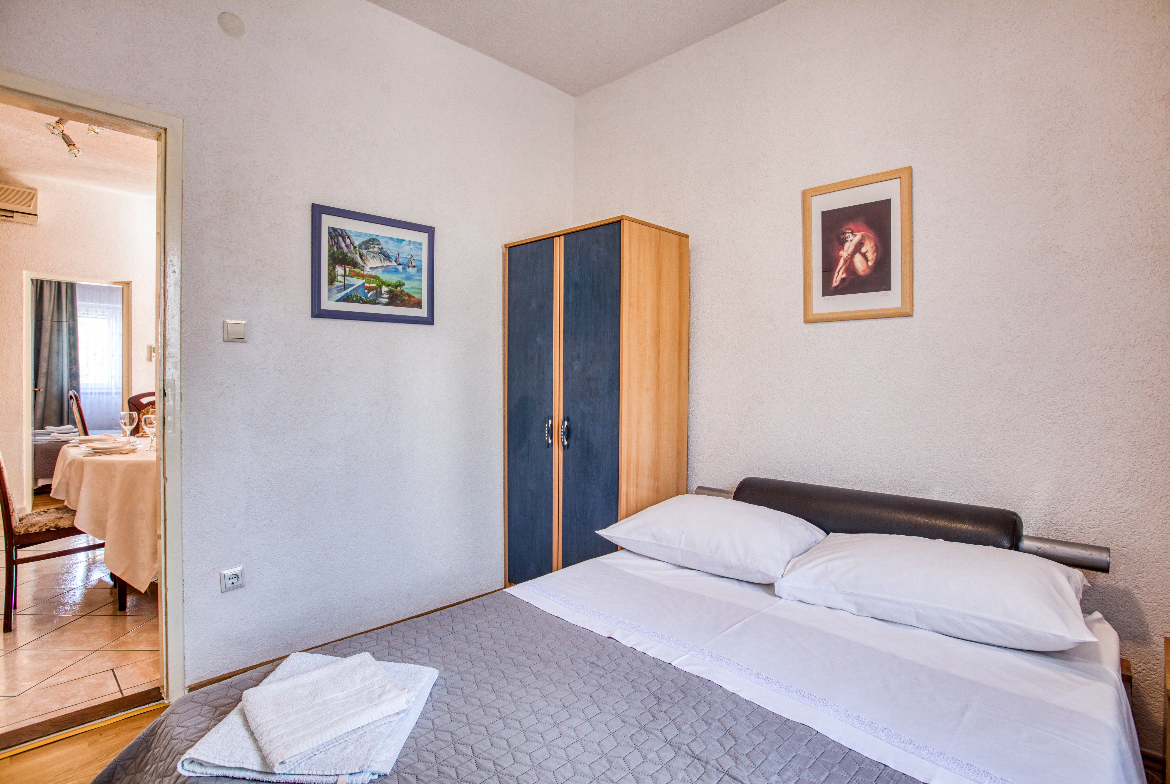 Three bedroom apartment with terrace Rogoznica  A-a