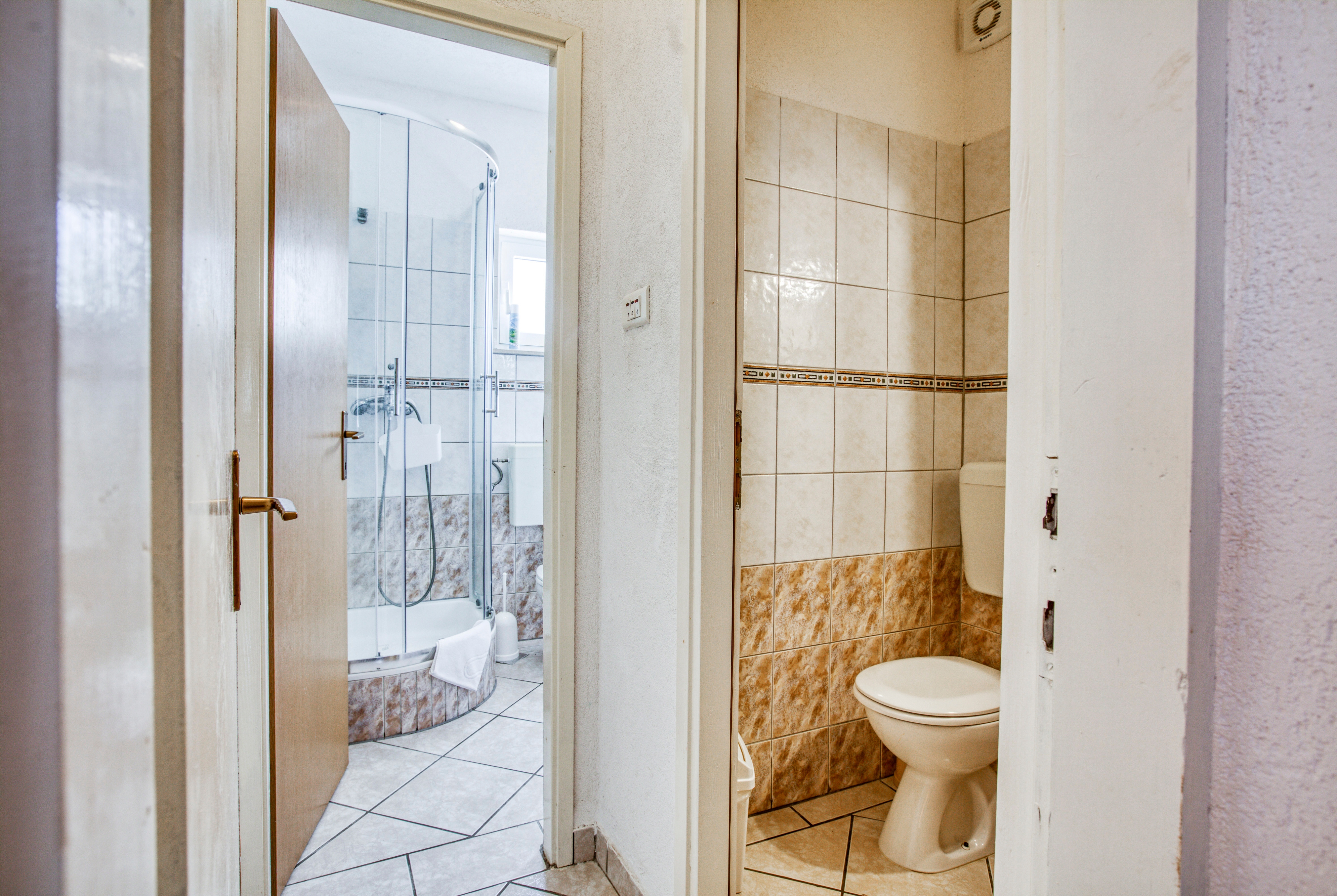 Three bedroom apartment with terrace Rogoznica  A-a