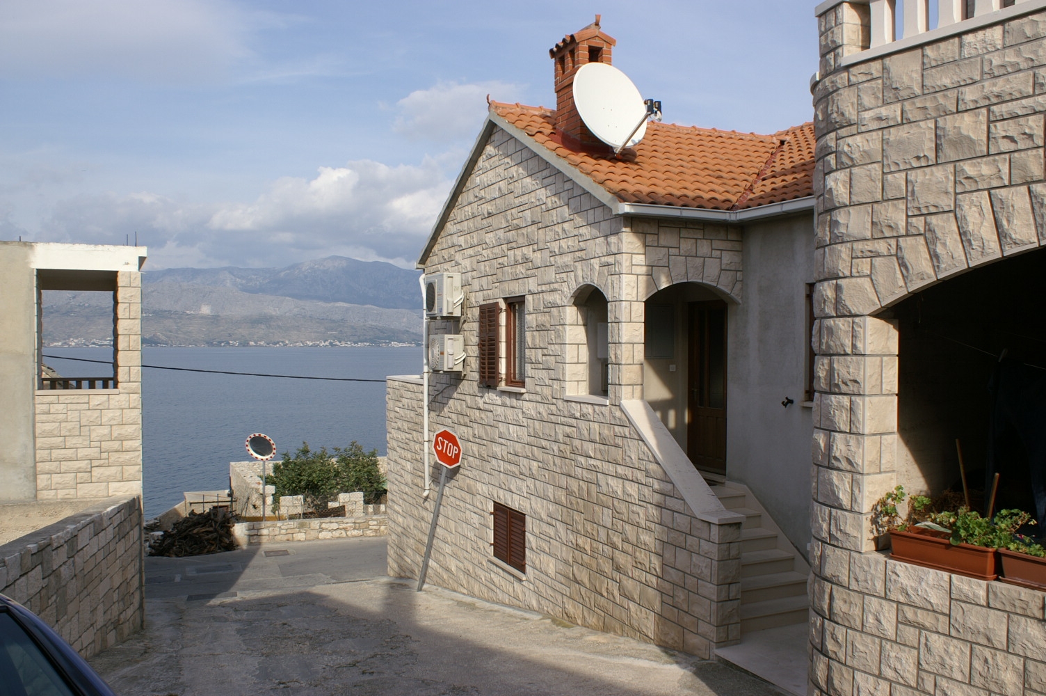 Two bedroom apartment with terrace and sea view Postira, Brač (A-2898-b)