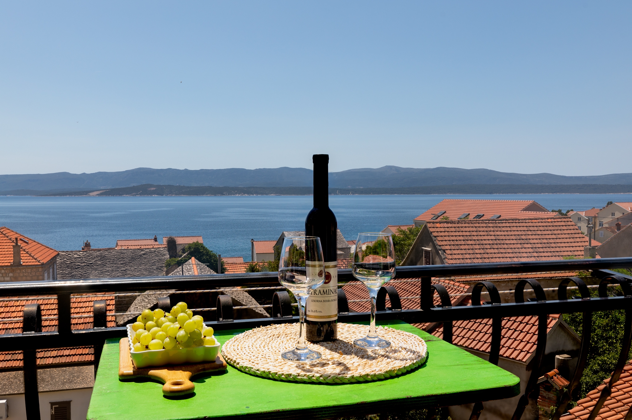 One bedroom apartment with balcony and sea view Bol, Brač  A-a