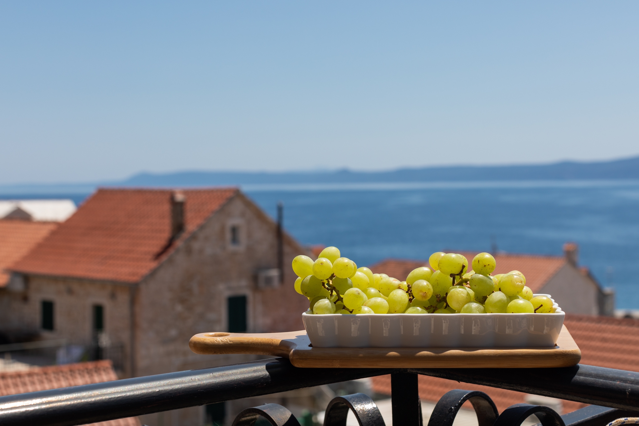 One bedroom apartment with balcony and sea view Bol, Brač  A-a