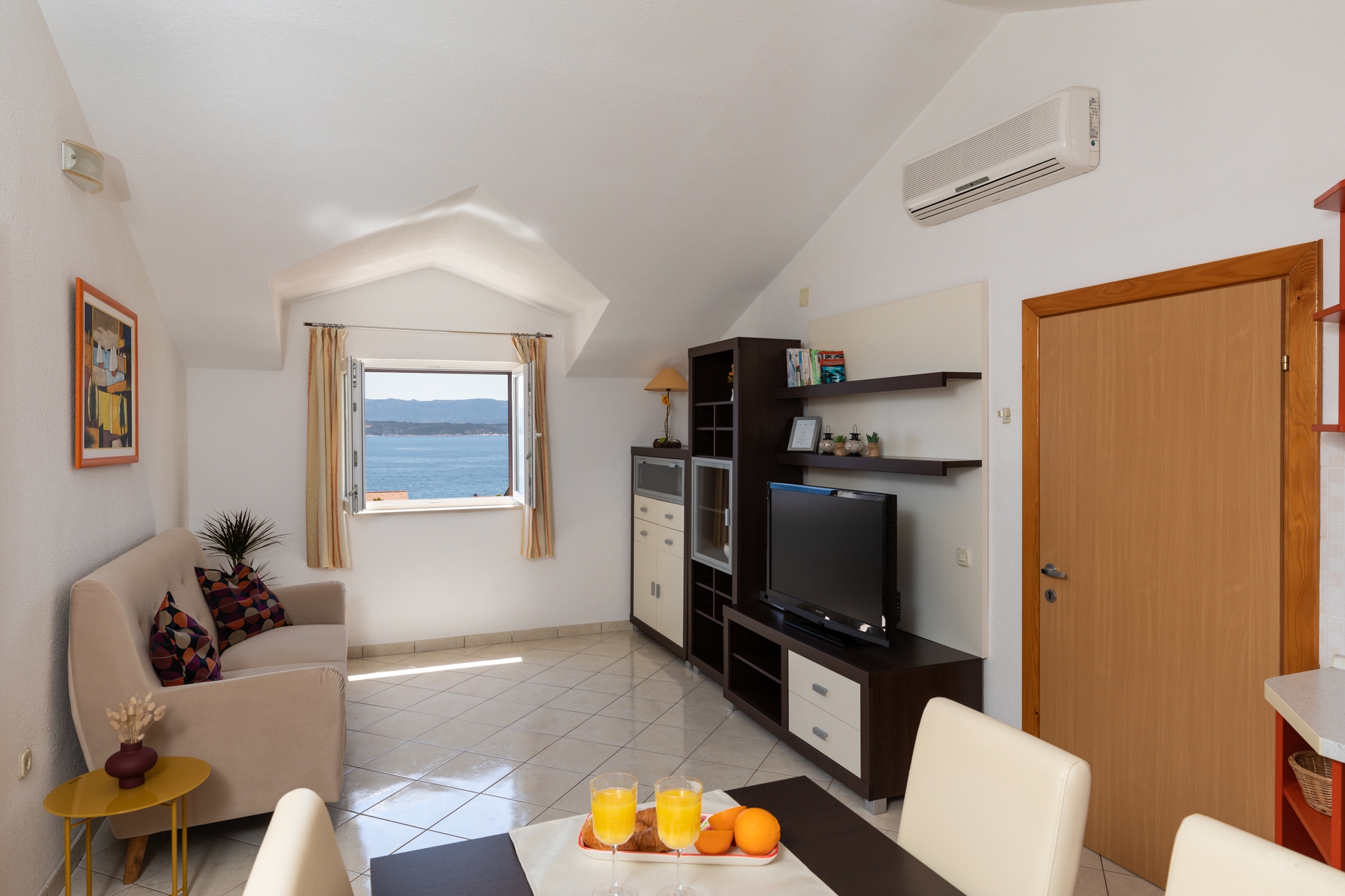 One bedroom apartment with balcony and sea view Bol, Brač (A-2899-a)